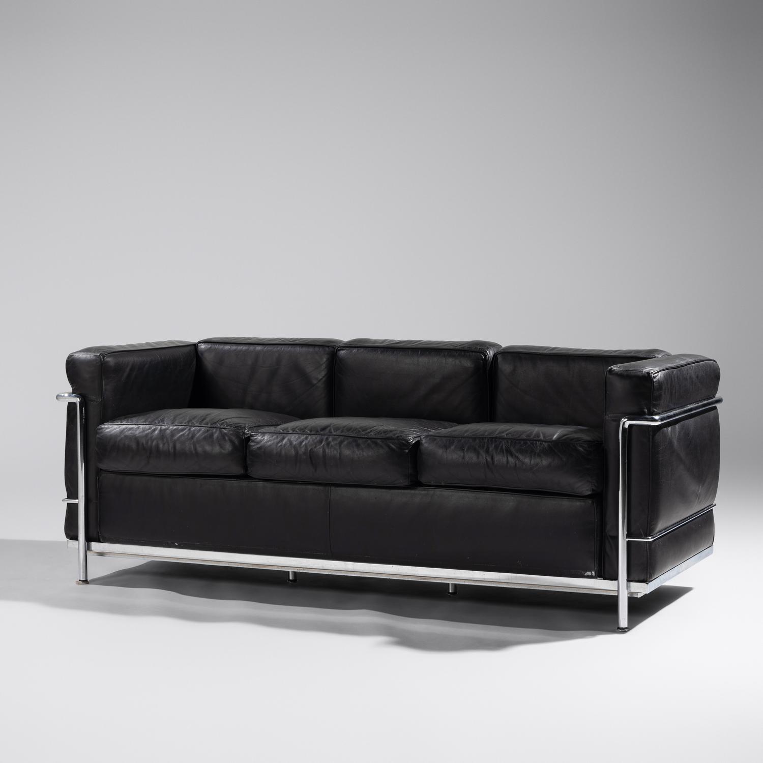 LC2 sofa for Atelier International