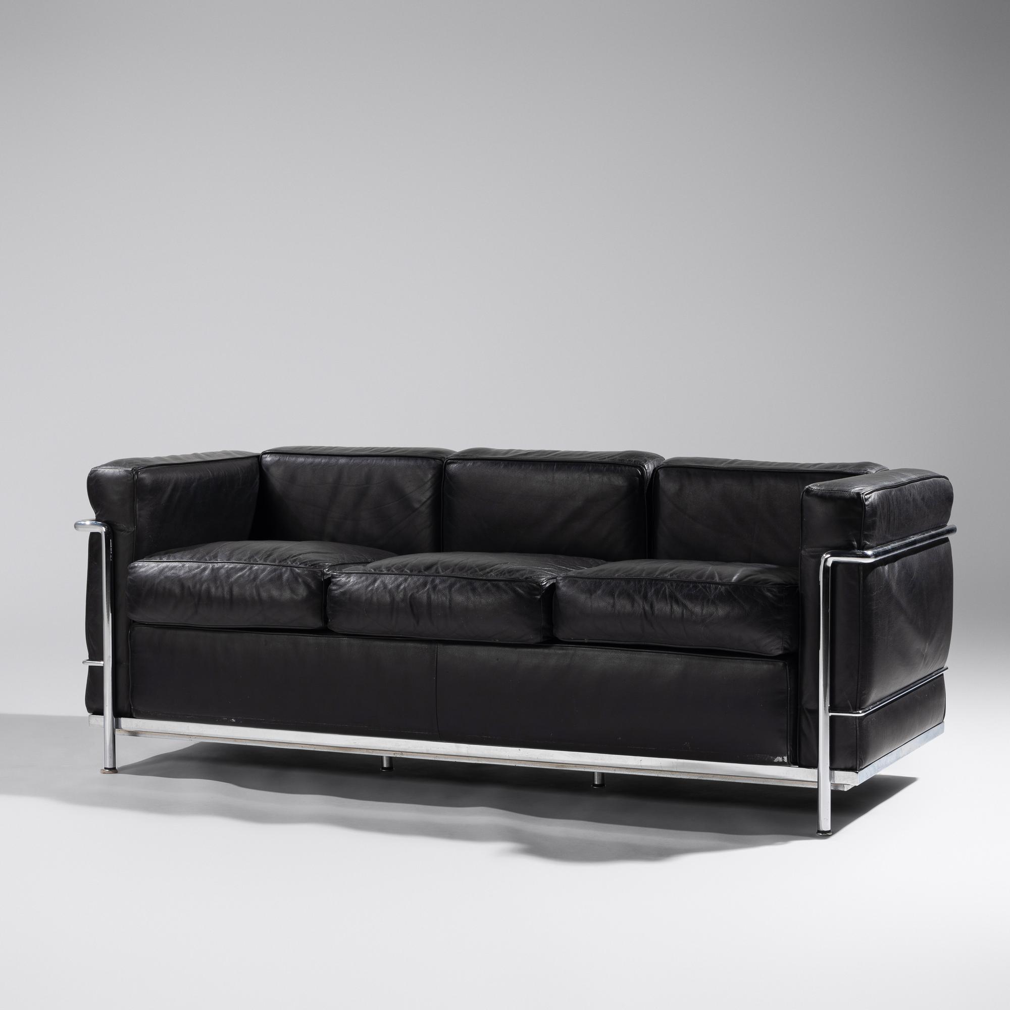 LC2 sofa for Atelier International
