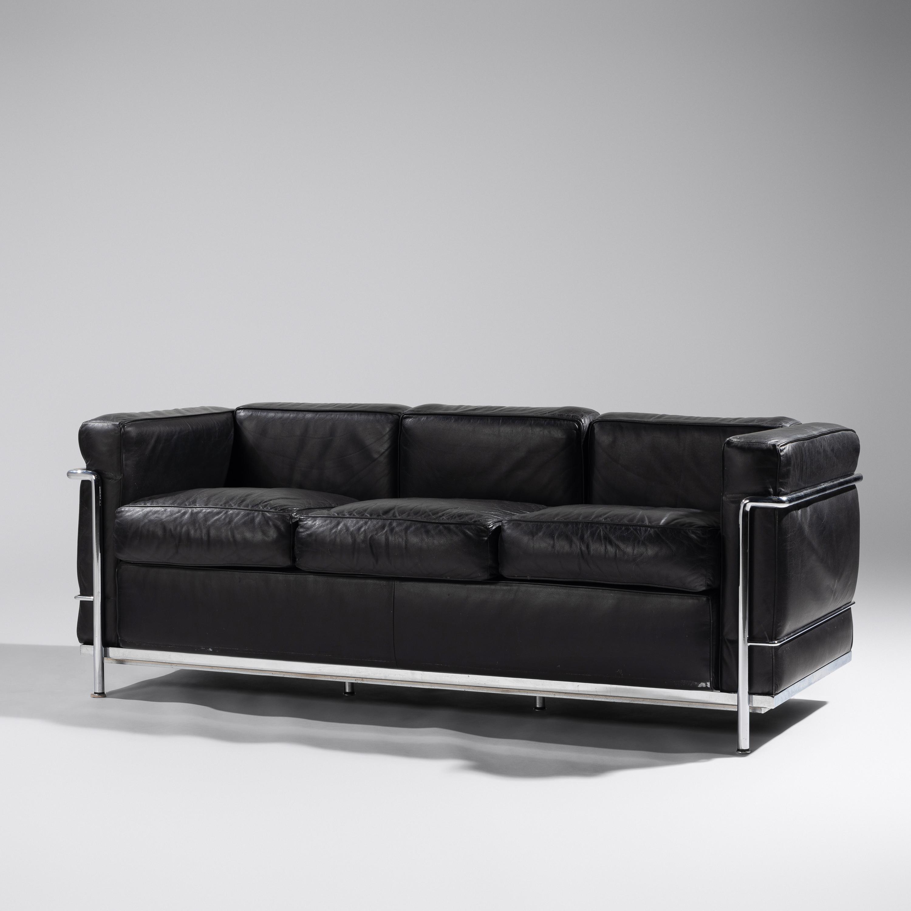 LC2 sofa for Atelier International