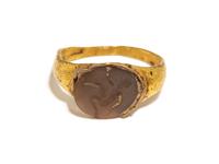 A Roman Gold and Agate Finger Ring with a Nude Male Athlete