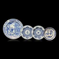 Four Assorted Chinese Blue and White Dishes, Kangxi to Mid-18th Century 清中期 青花賞盤四件