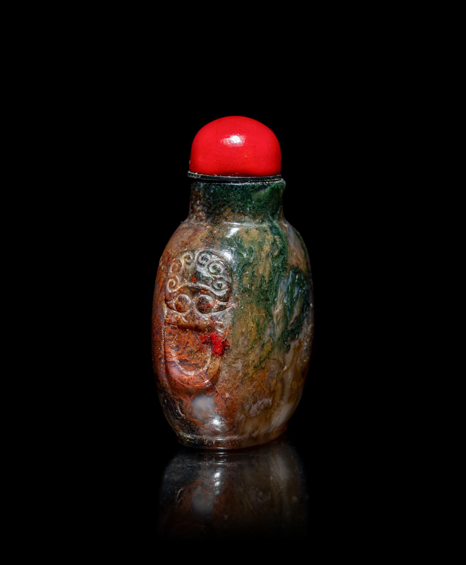 A Chinese Moss Agate 'Floater' Snuff Bottle