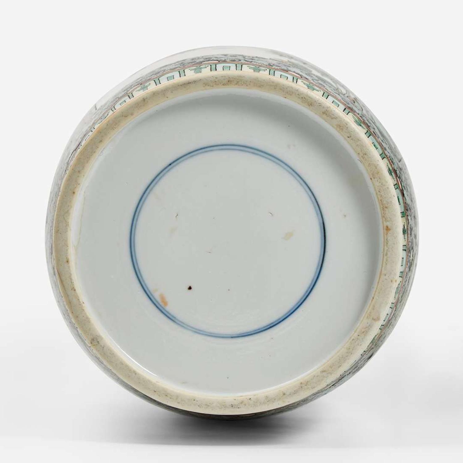 A Chinese famille-verte-decorated porcelain rouleau vase 五彩花鳥棒槌瓶