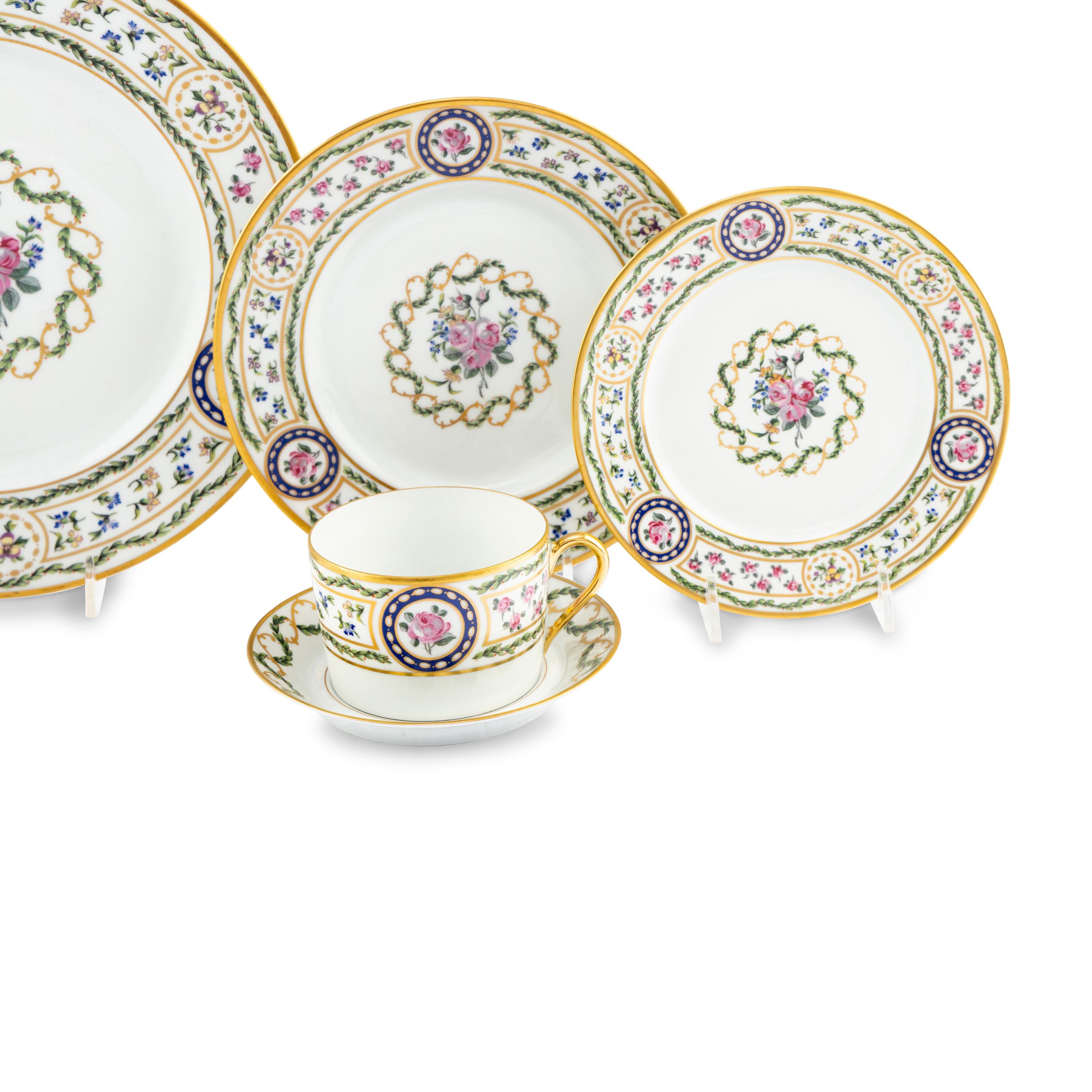 A Haviland Limoges Louveciennes Porcelain Dinner Service