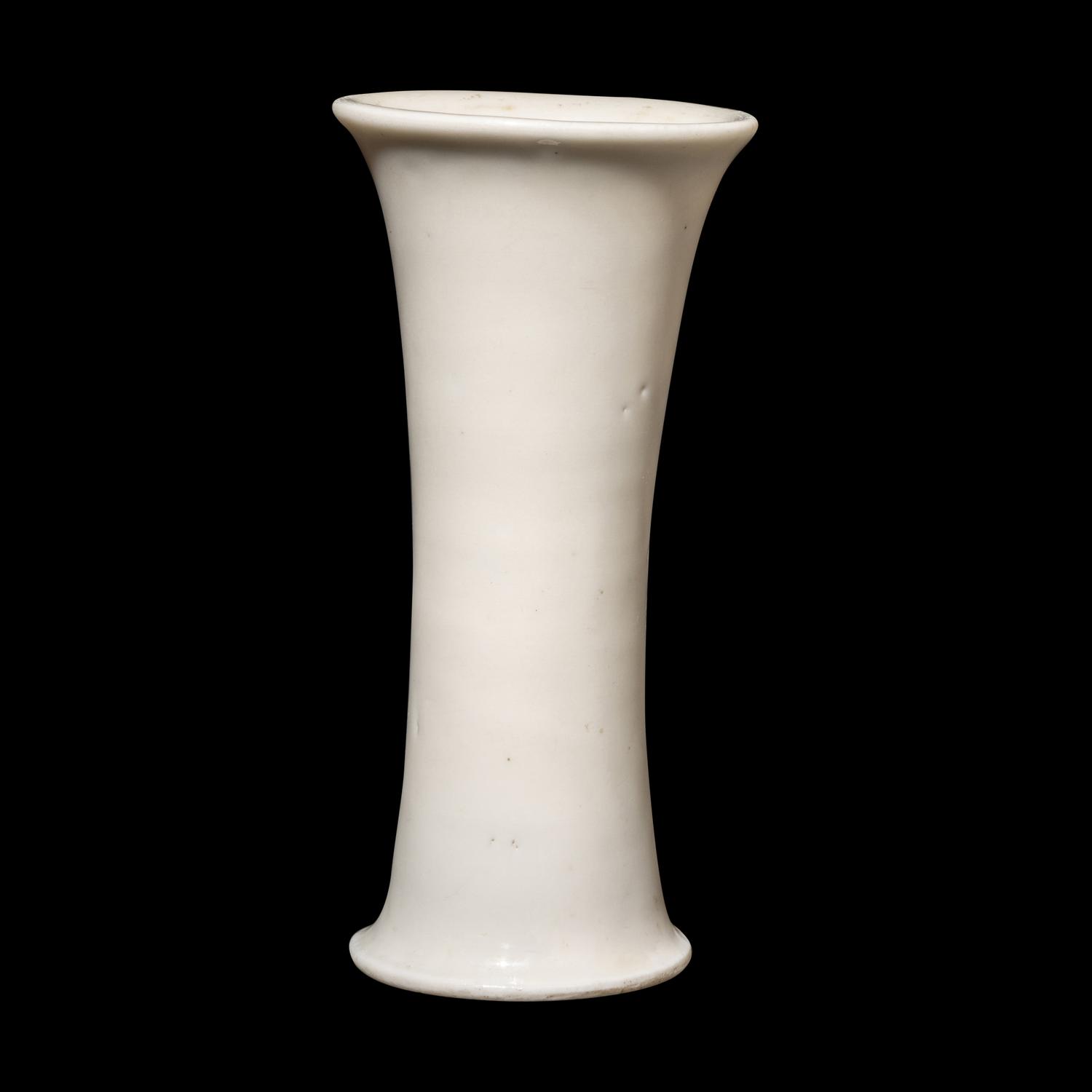A Chinese Blanc-de-Chine Porcelain Beaker Vase, Huagu, 17th Century 明末清初 德化白瓷花觚