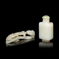 Two Chinese Pale Celadon Jade Scholar's Objects, 18th/19th Century 清中期 青白玉龍鈎及素面鼻烟壺