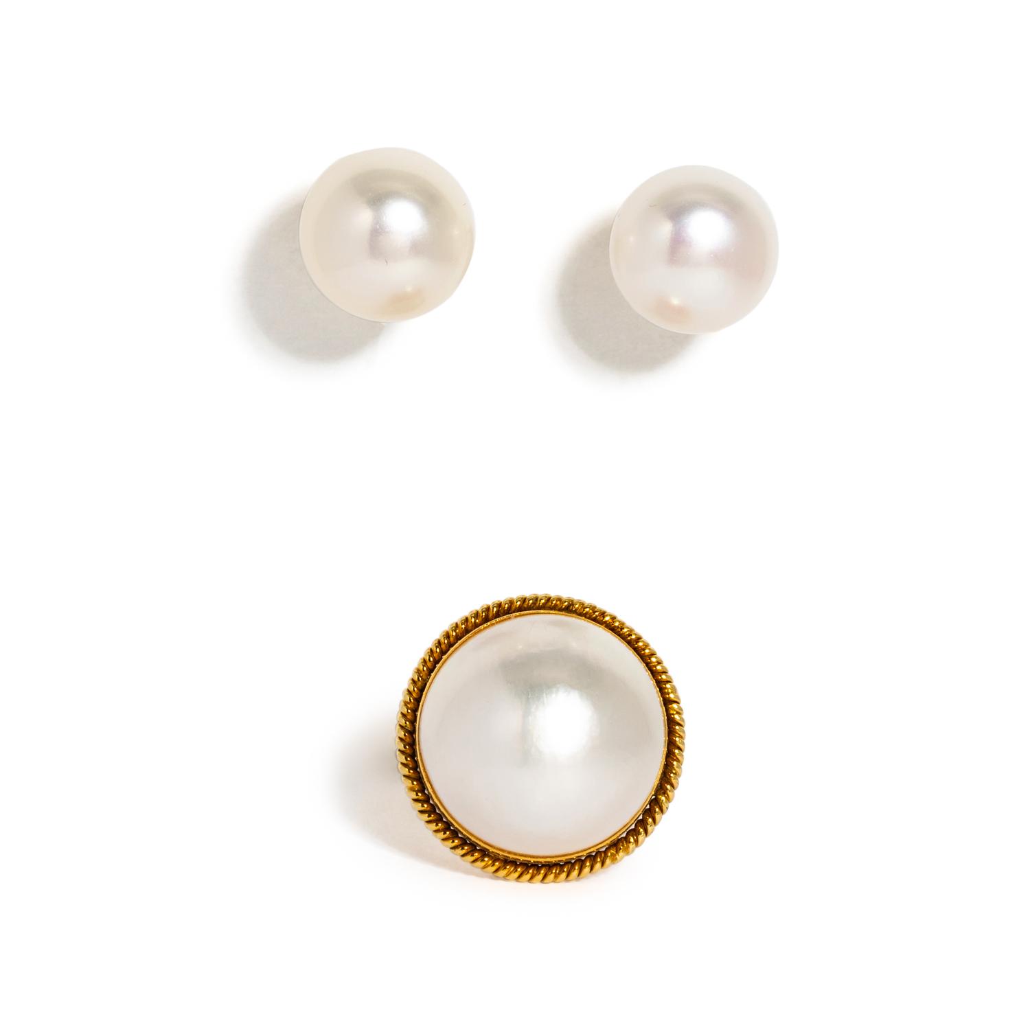 COLLECTION OF YELLOW GOLD AND CULTURED PEARL JEWELRY