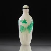 A Chinese Overlay Glass "Cabbage and Insects" Snuff Bottle, Qing Dynasty, 19th Century — 清晚期 涅白地套綠料白菜紋鼻煙壺