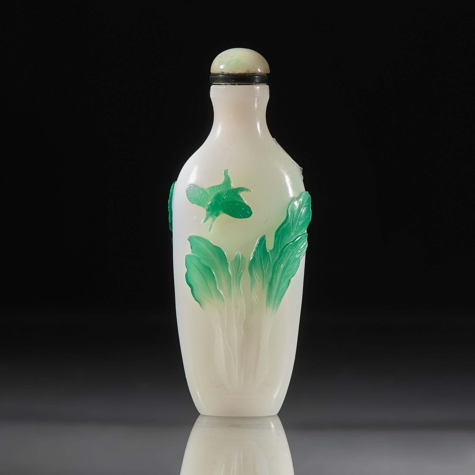 A Chinese Overlay Glass "Cabbage and Insects" Snuff Bottle, Qing Dynasty, 19th Century — 清晚期 涅白地套綠料白菜紋鼻煙壺