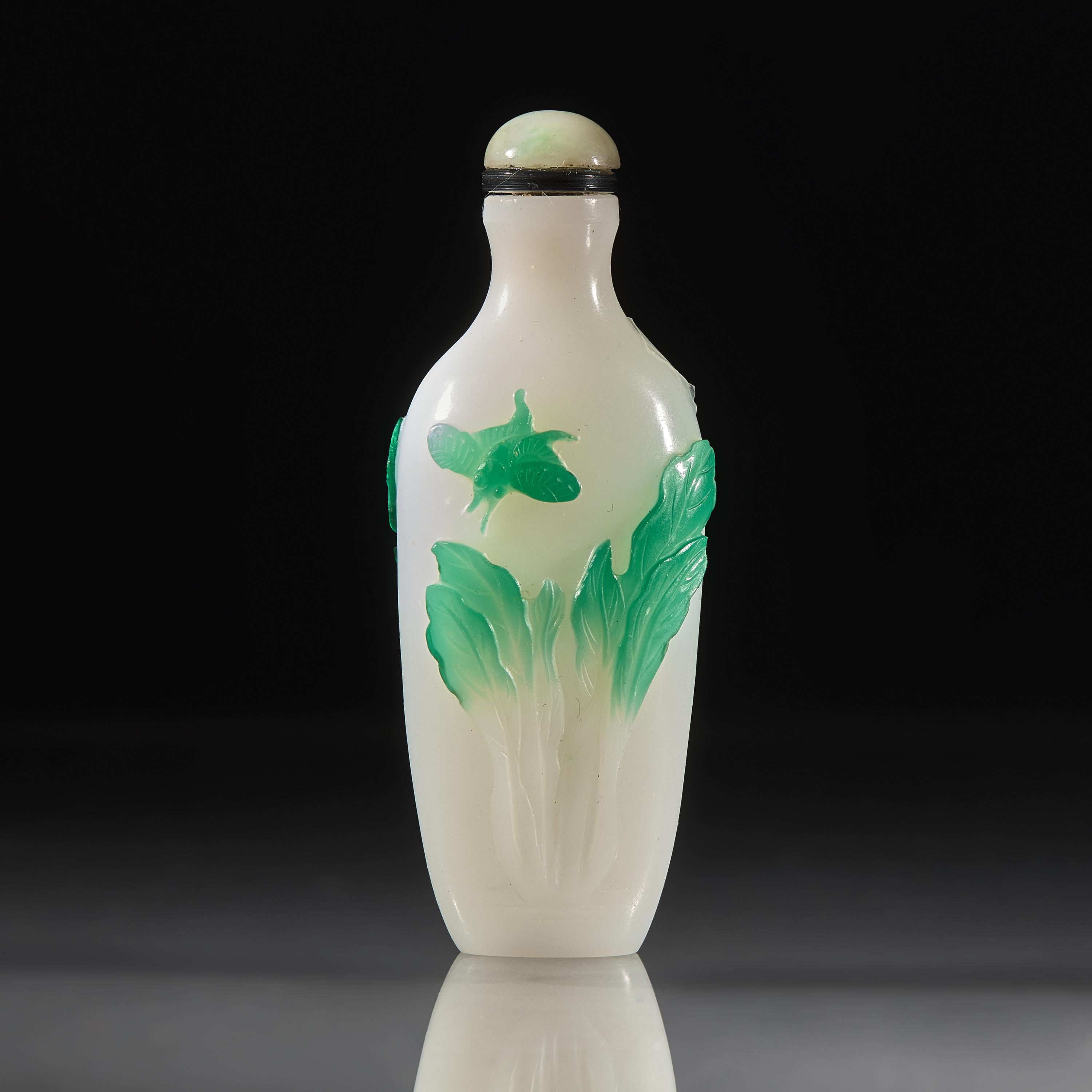 A Chinese Overlay Glass "Cabbage and Insects" Snuff Bottle, Qing Dynasty, 19th Century — 清晚期 涅白地套綠料白菜紋鼻煙壺