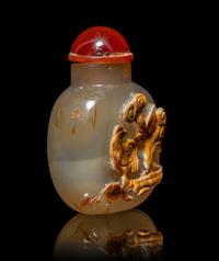 A Chinese Carved Agate Snuff Bottle