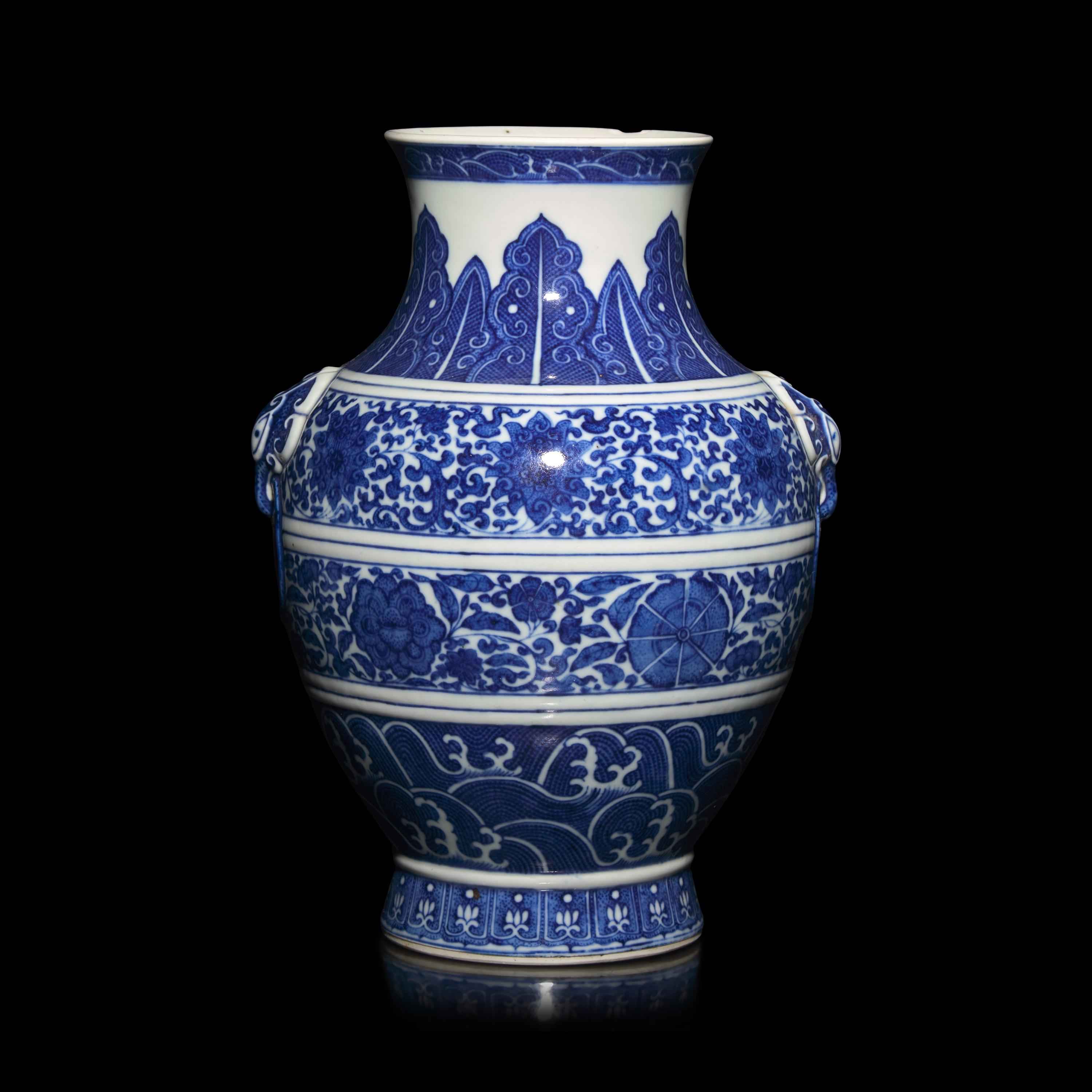 A Chinese Blue and White Porcelain Hu Vase, Late 19th/Early 20th Century — 晚清/民國 青花纏枝蓮紋雙耳壺
