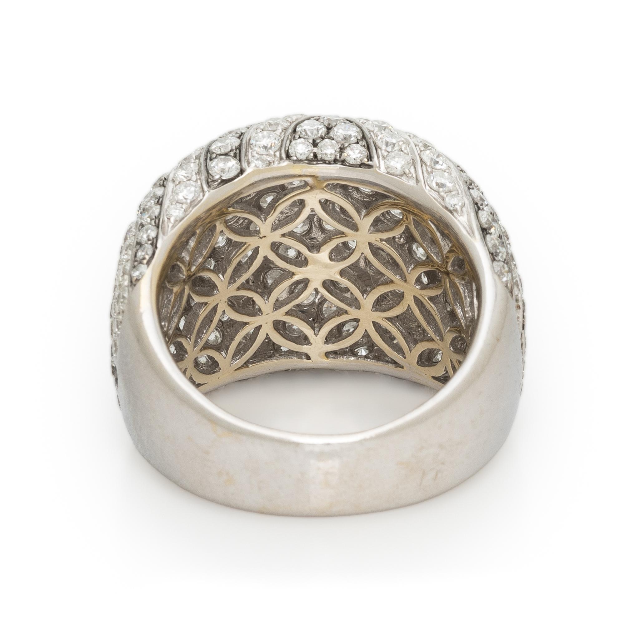DIAMOND AND WHITE GOLD BOMBÉ RING