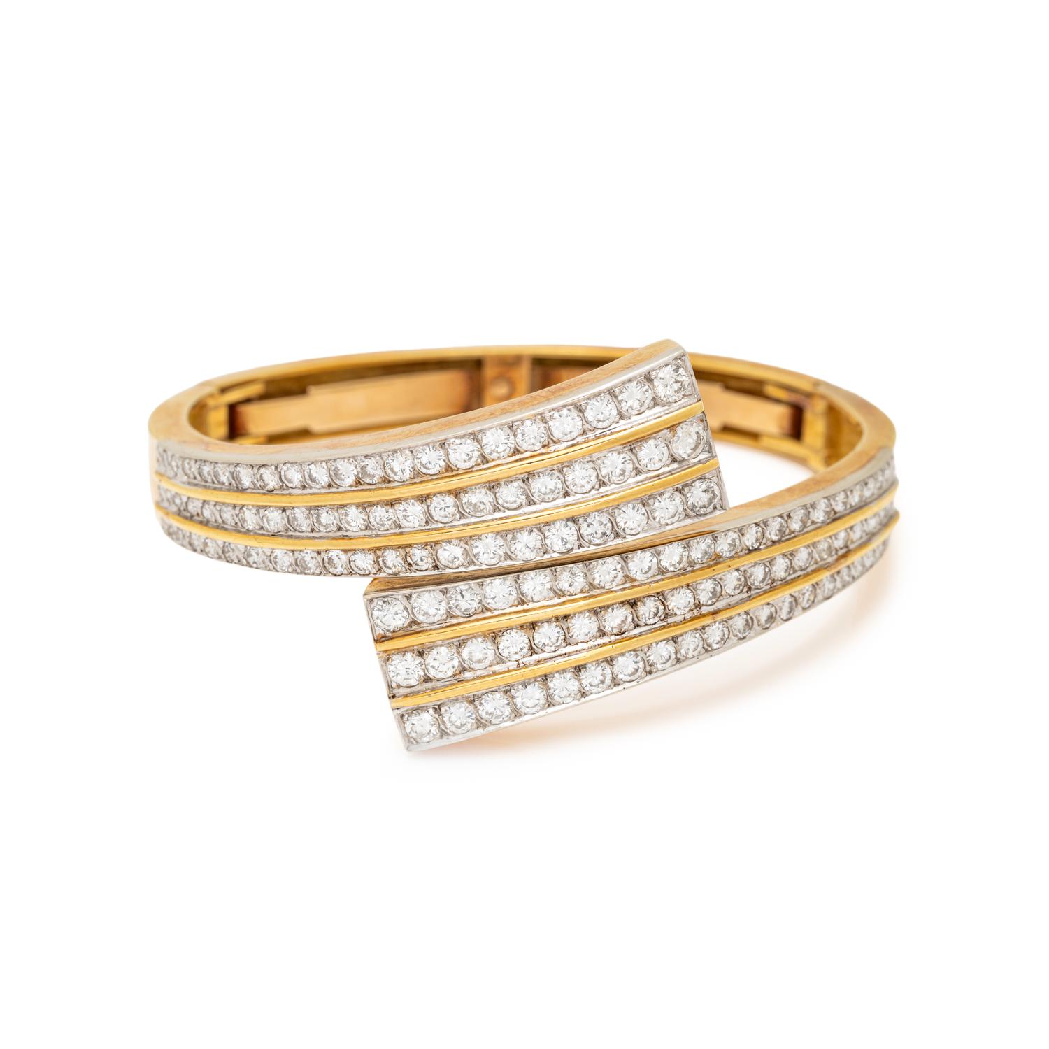 YELLOW GOLD AND DIAMOND BANGLE BRACELET