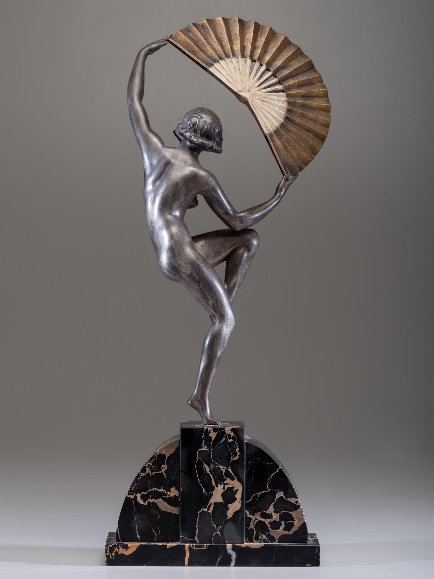 Femme a l'eventail Sculpture