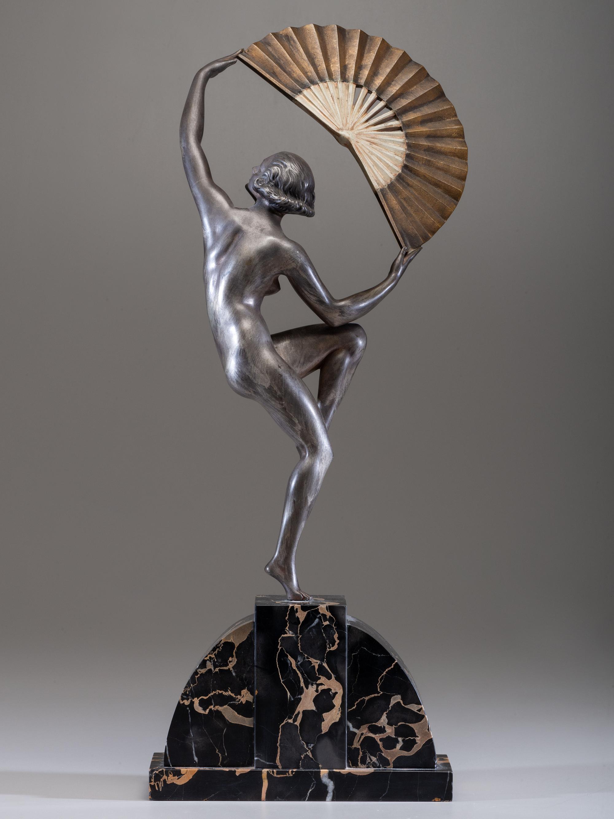 Femme a l'eventail Sculpture