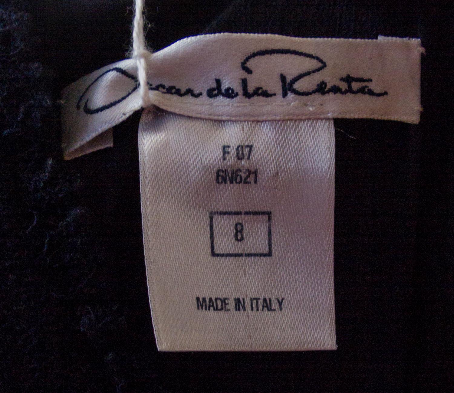 An Oscar de le Renta Navy Wool Sleeveless Shift Dress, Size 8.