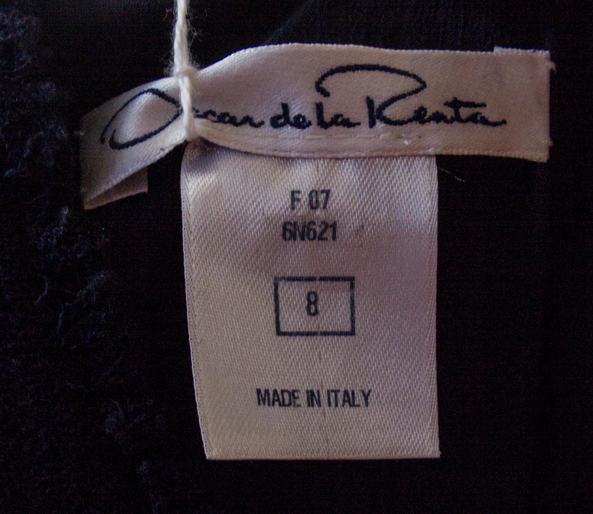 An Oscar de le Renta Navy Wool Sleeveless Shift Dress, Size 8.