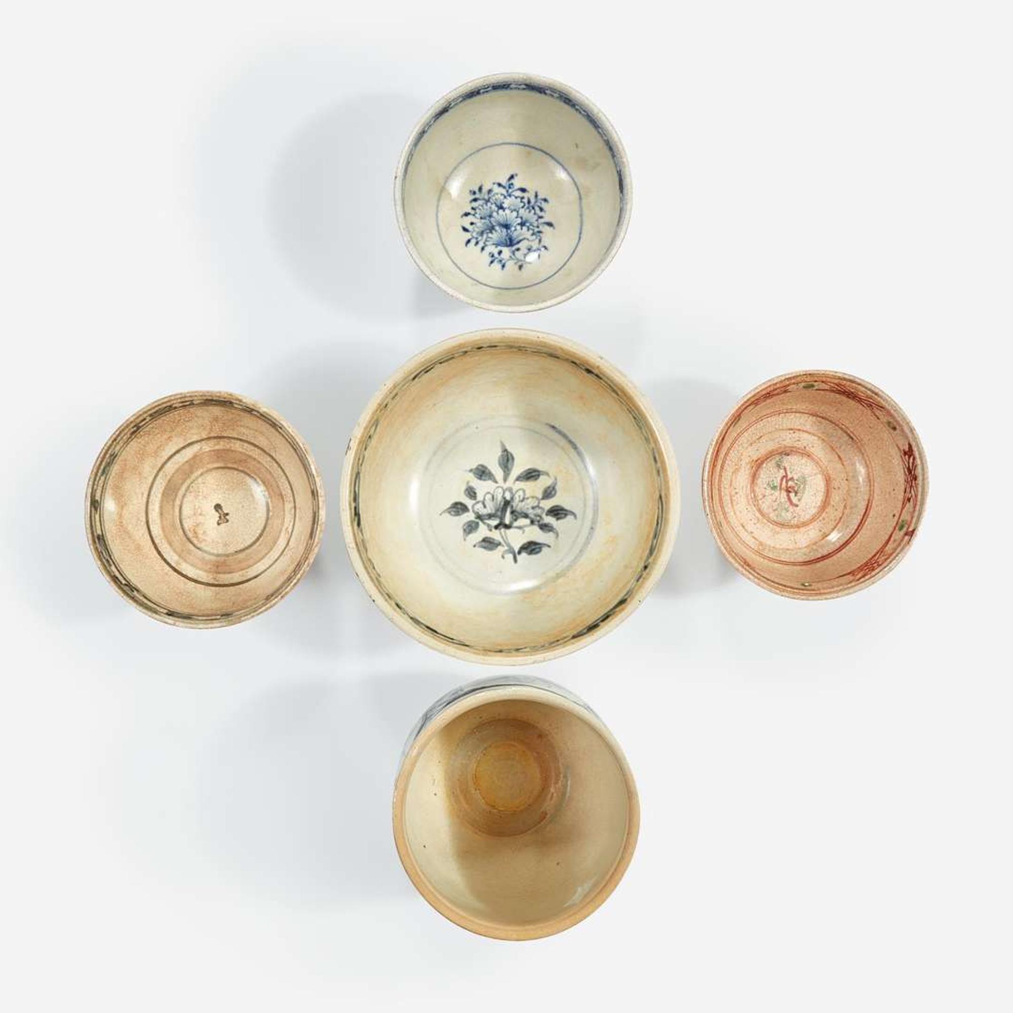 Group of five Vietnamese bowls and vessels Le dynasty 15th/16th century