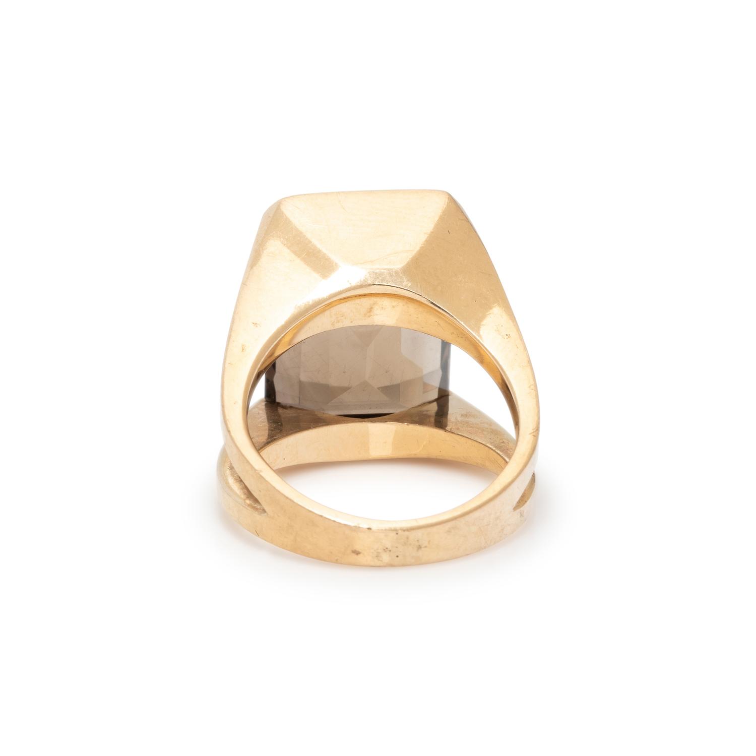 YELLOW GOLD AND SMOKEY QUARTZ RING
