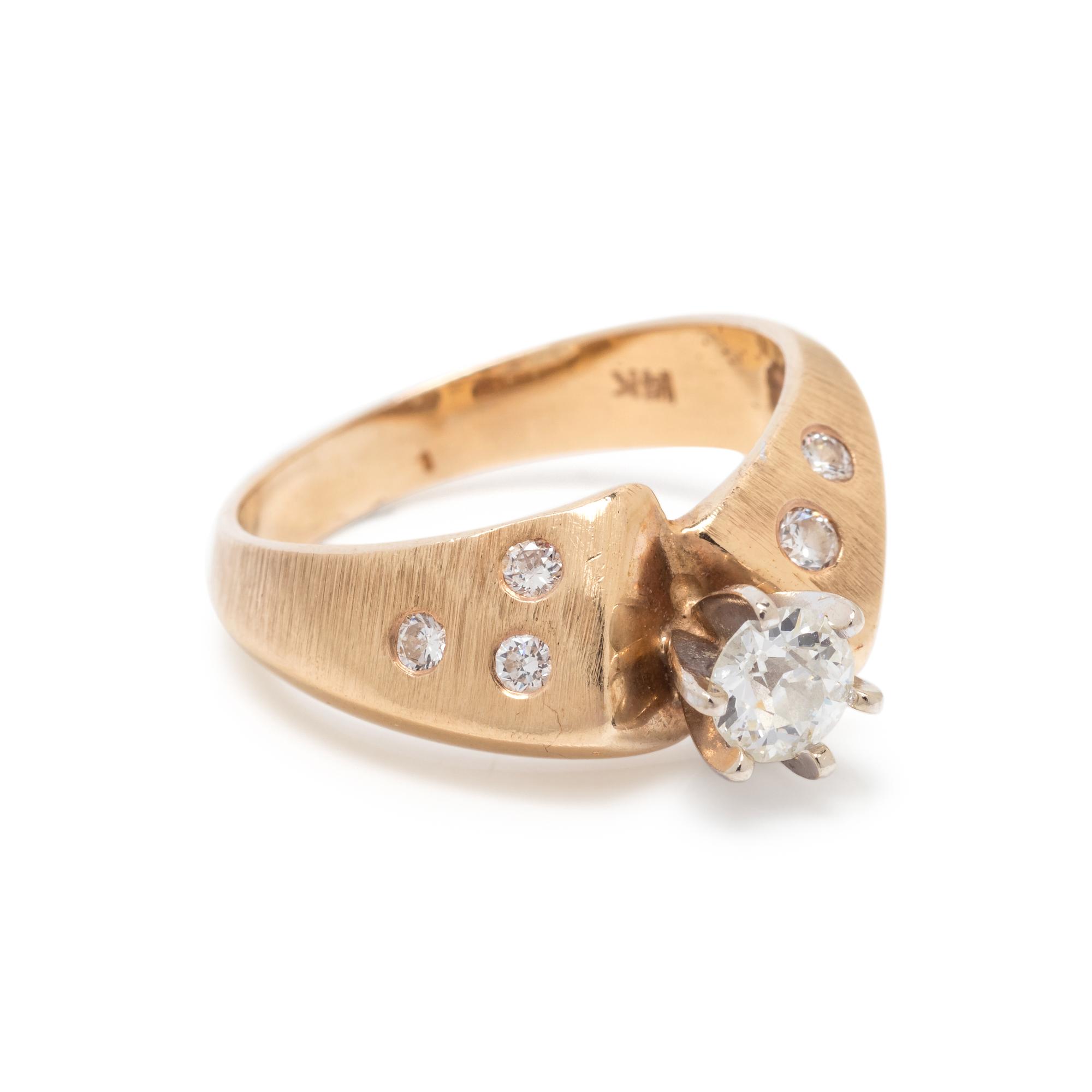 YELLOW GOLD AND DIAMOND RING