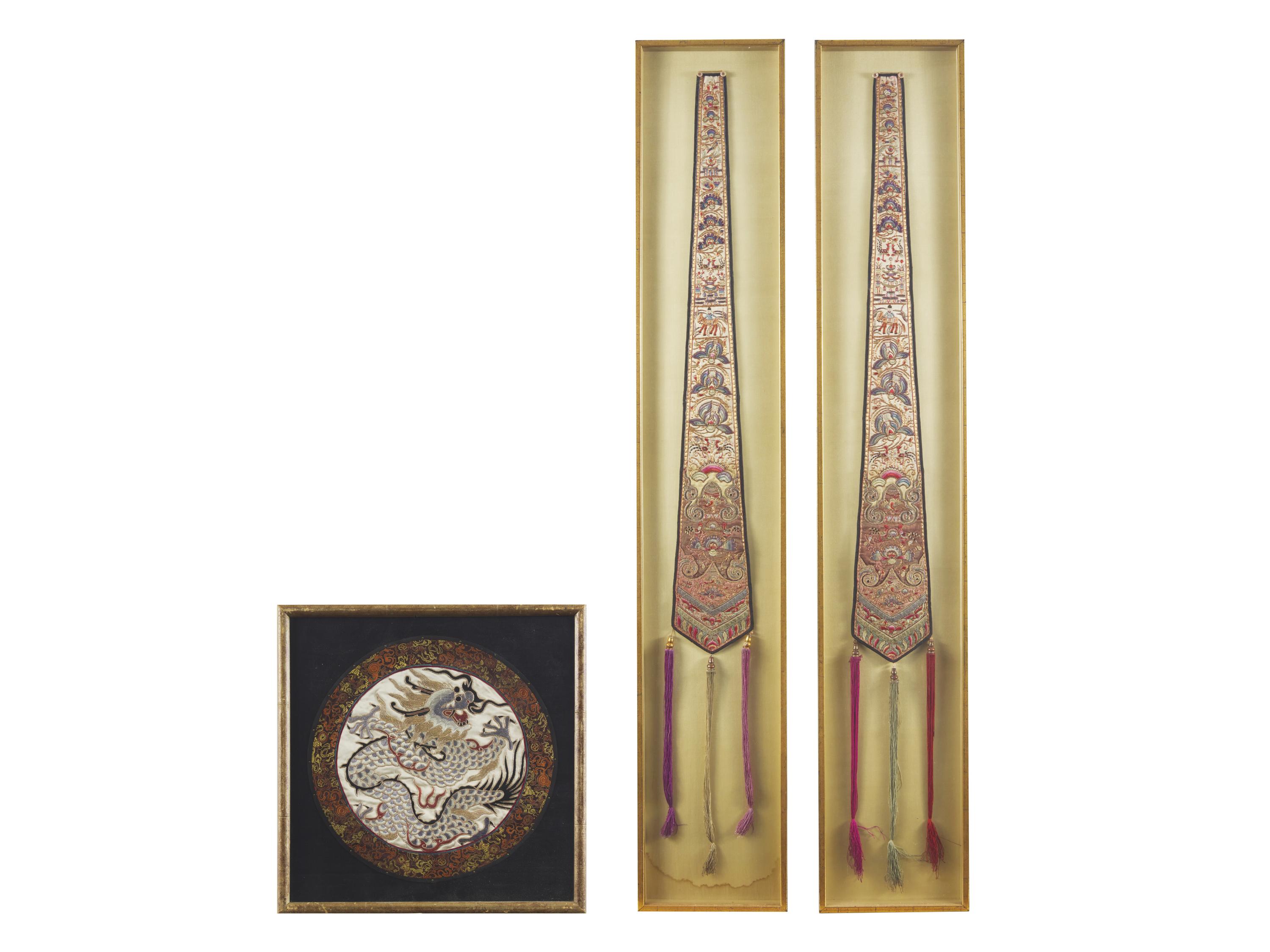 Three Chinese Embroidered Silk Panels, Late 19th-20th Century 清晚期 綉片一組三件
