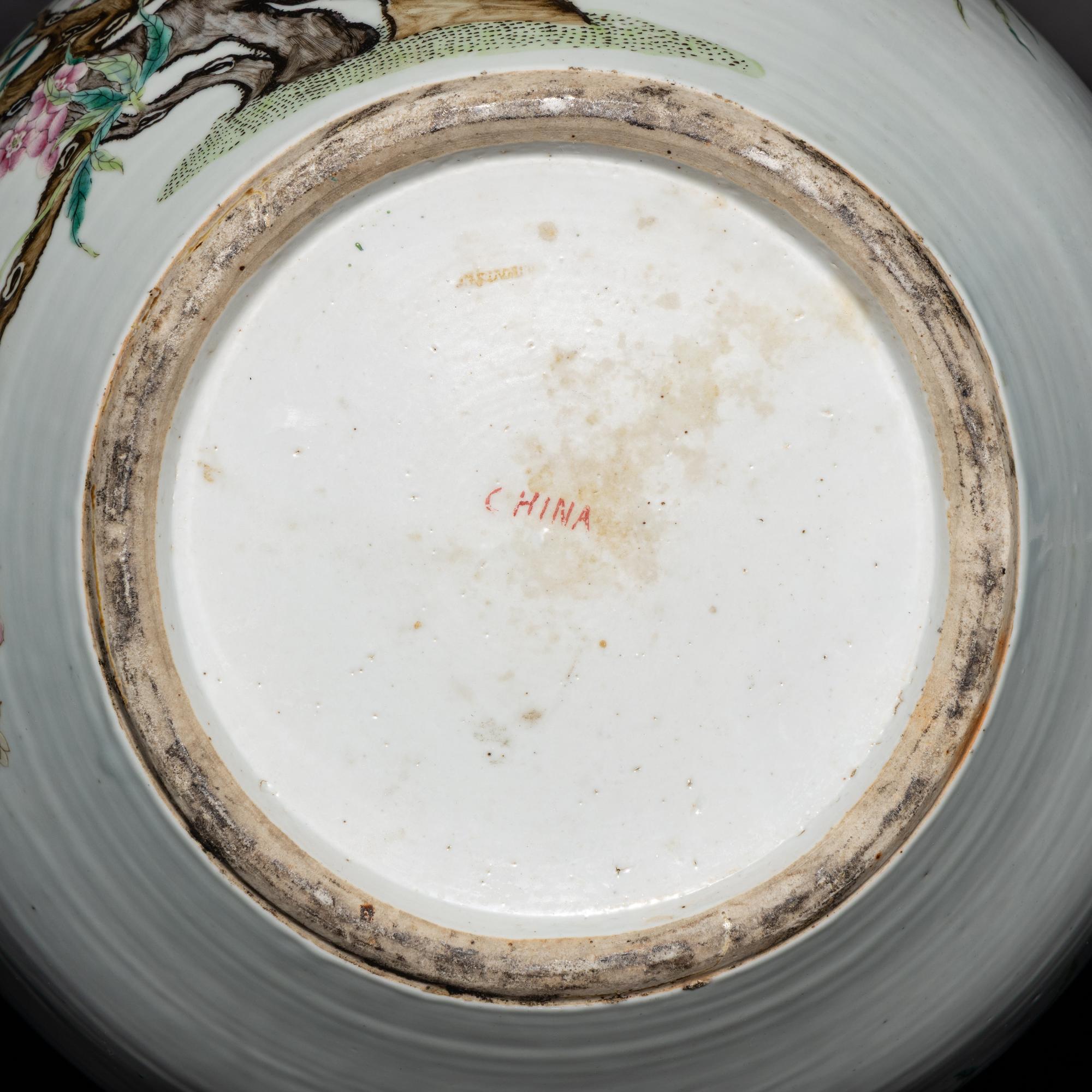 A Large Chinese Famille Rose Porcelain 'Nine Peaches' Tianqiuping Vase, Late Qing Dynasty — 清晚期 粉彩九桃大天球瓶