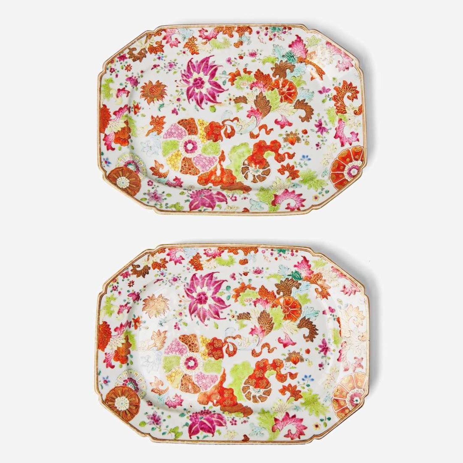 A pair of Chinese export porcelain "Pseudo Tobacco Leaf" octagonal trays 外銷瓷八方“煙草葉”瓷盤一對 Late 18th to early 19th century ???????????