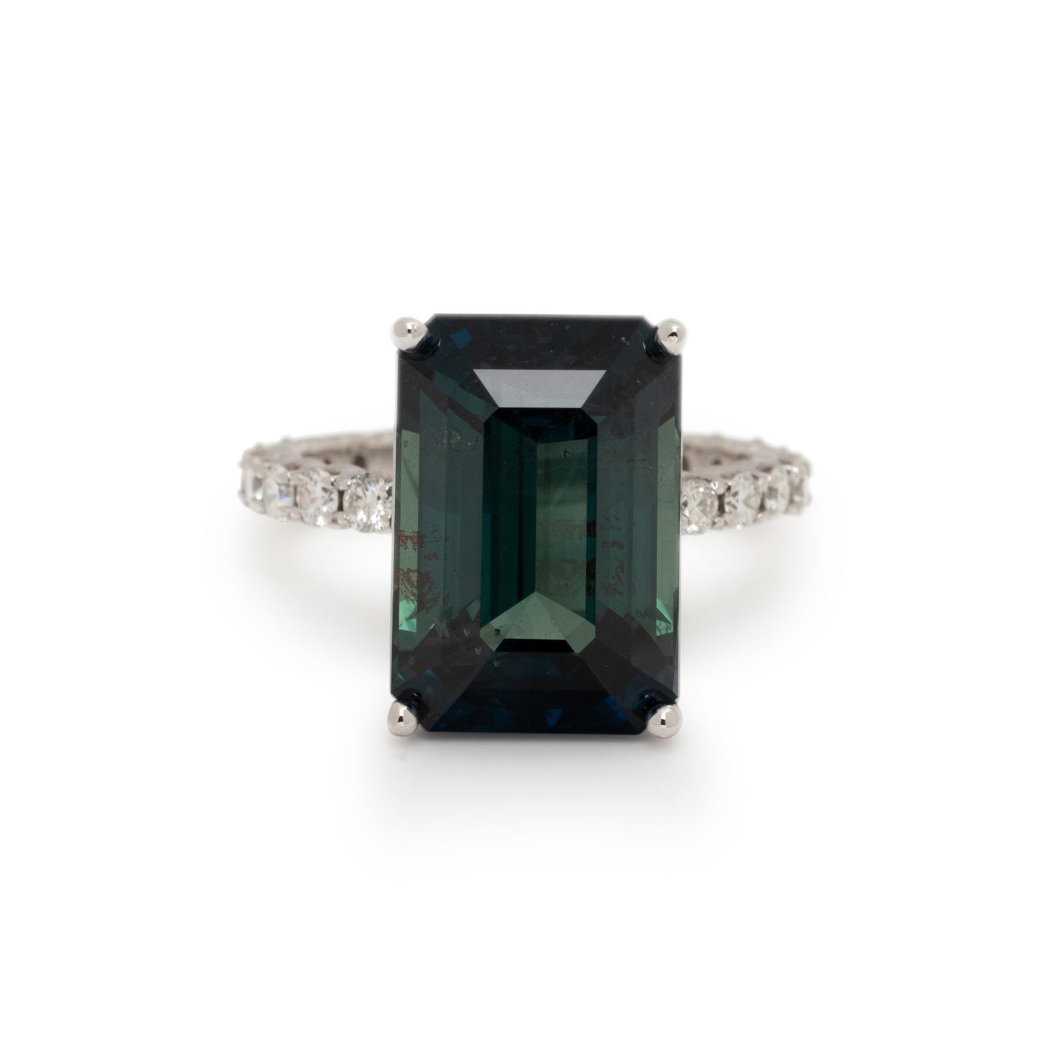 SAPPHIRE AND DIAMOND RING