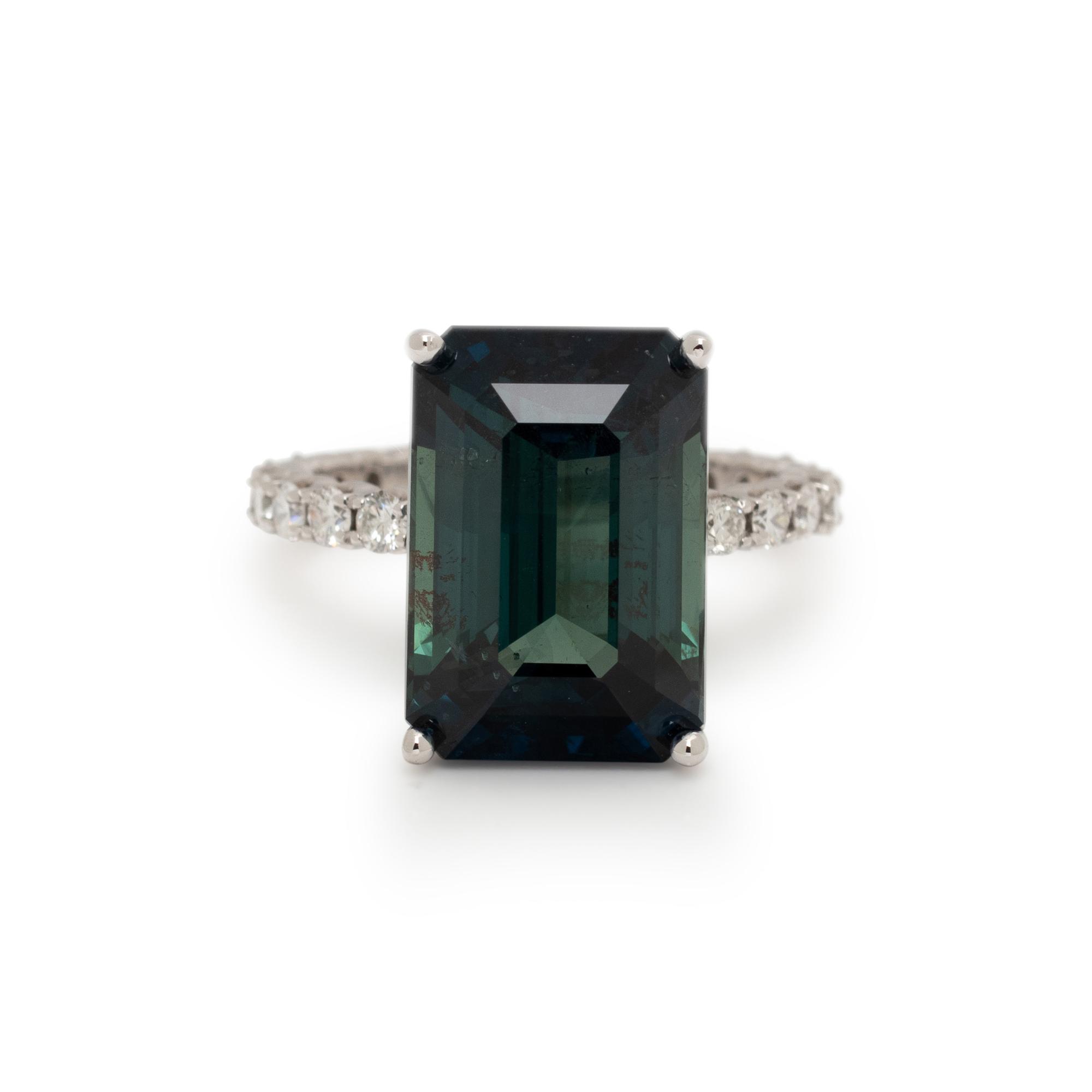 SAPPHIRE AND DIAMOND RING