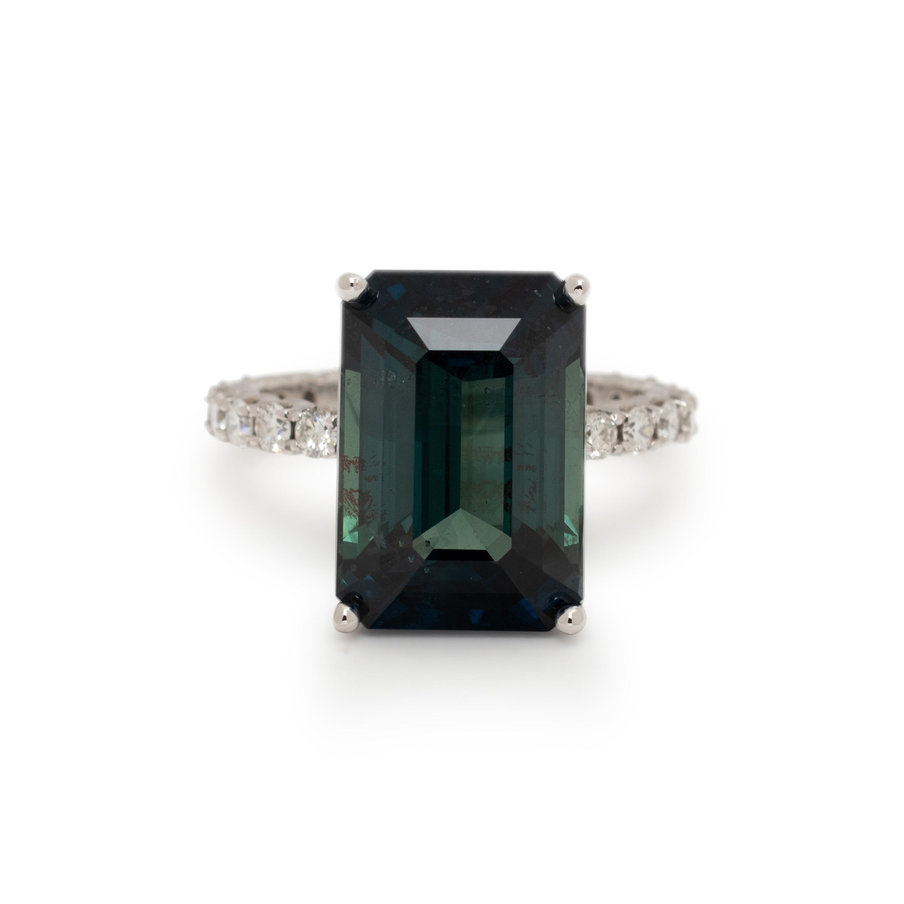 SAPPHIRE AND DIAMOND RING