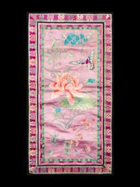 A Collection of 33 Chinese Embroidered Silk Panels 近代 綉片33幅