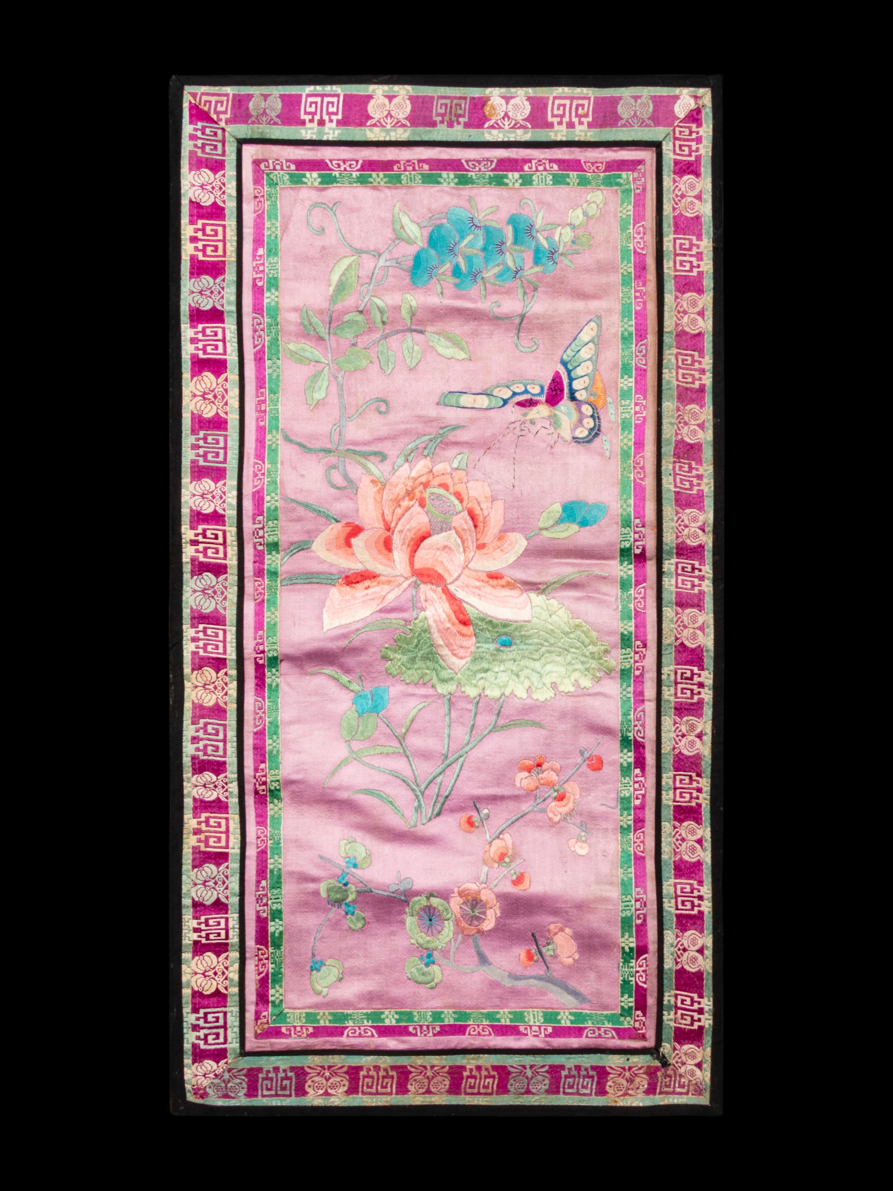 A Collection of 33 Chinese Embroidered Silk Panels 近代 綉片33幅