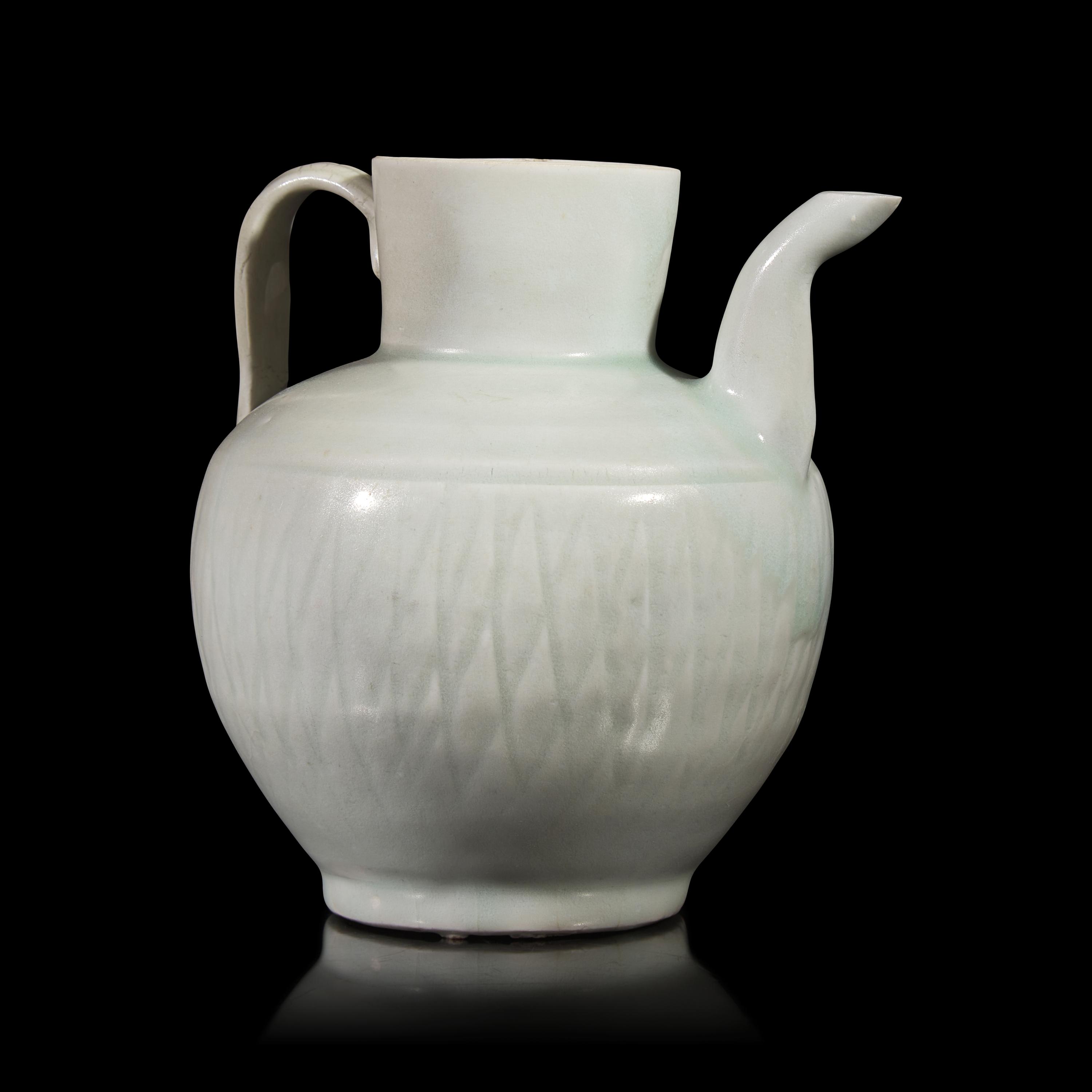A Chinese White Glazed Porcelain Ewer — 白釉執壺