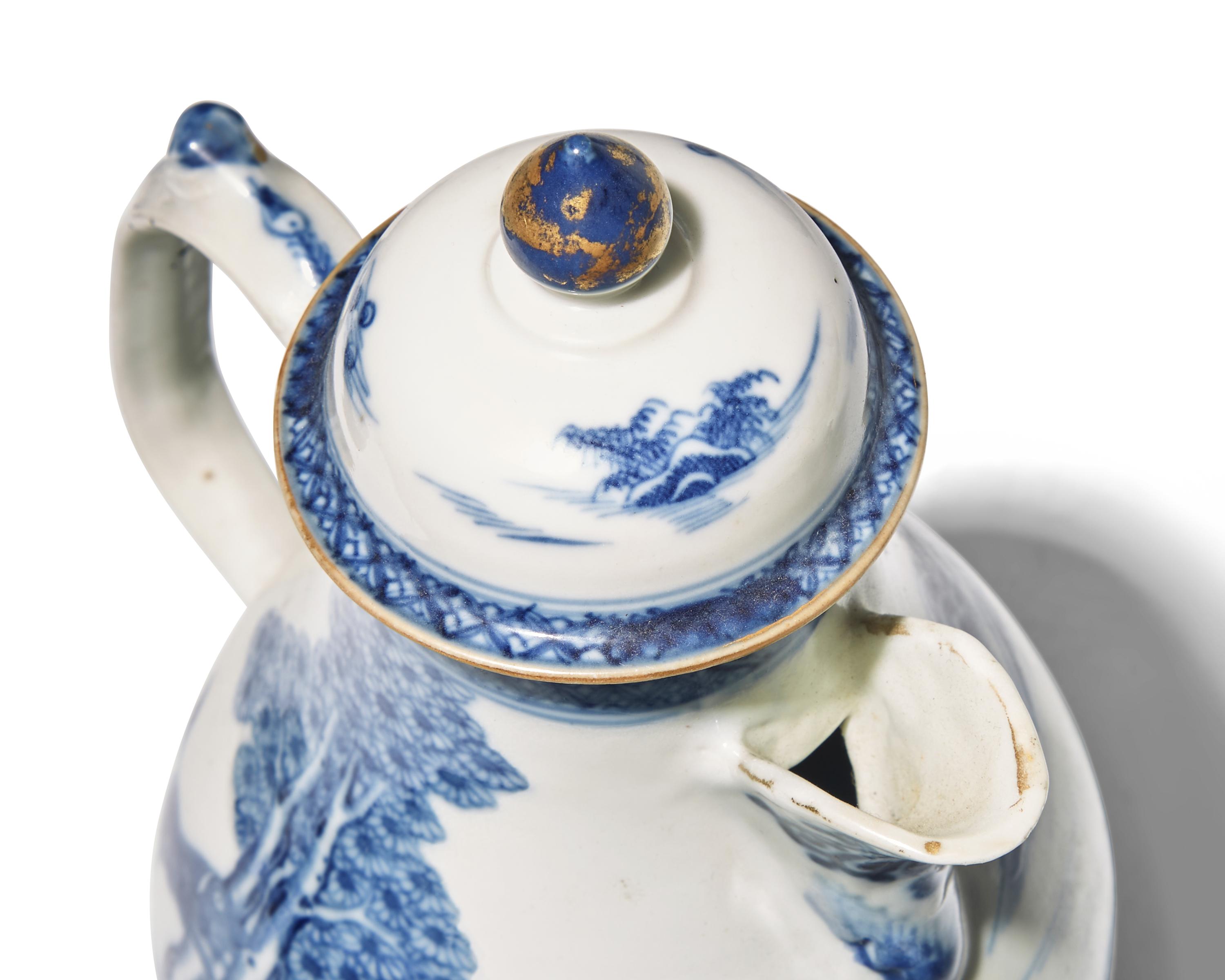 A Chinese Export Porcelain Teapot and Coffeepot Decorated with Hunt Scene