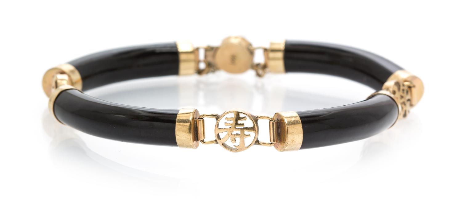 A 14 Karat Yellow Gold and Dyed Onyx Bracelet, 12.10 dwts.