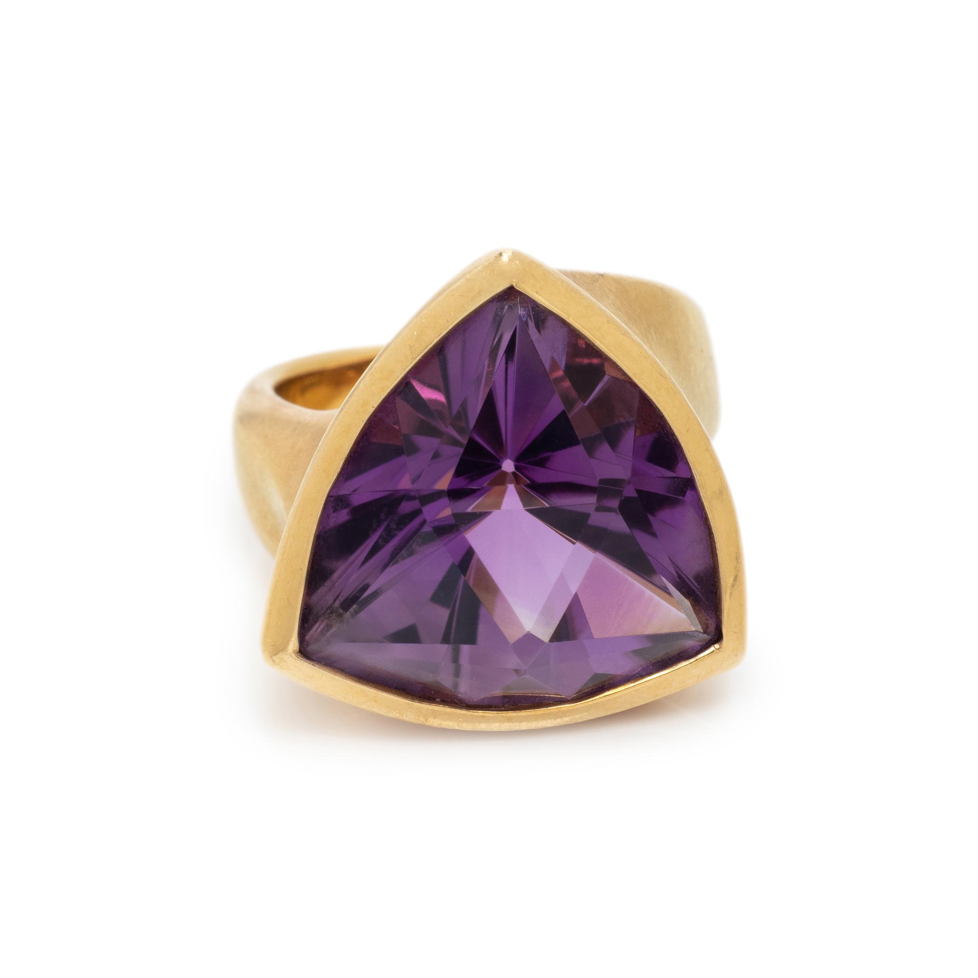 ANGELA CUMMINGS, YELLOW GOLD AND AMETHYST RING