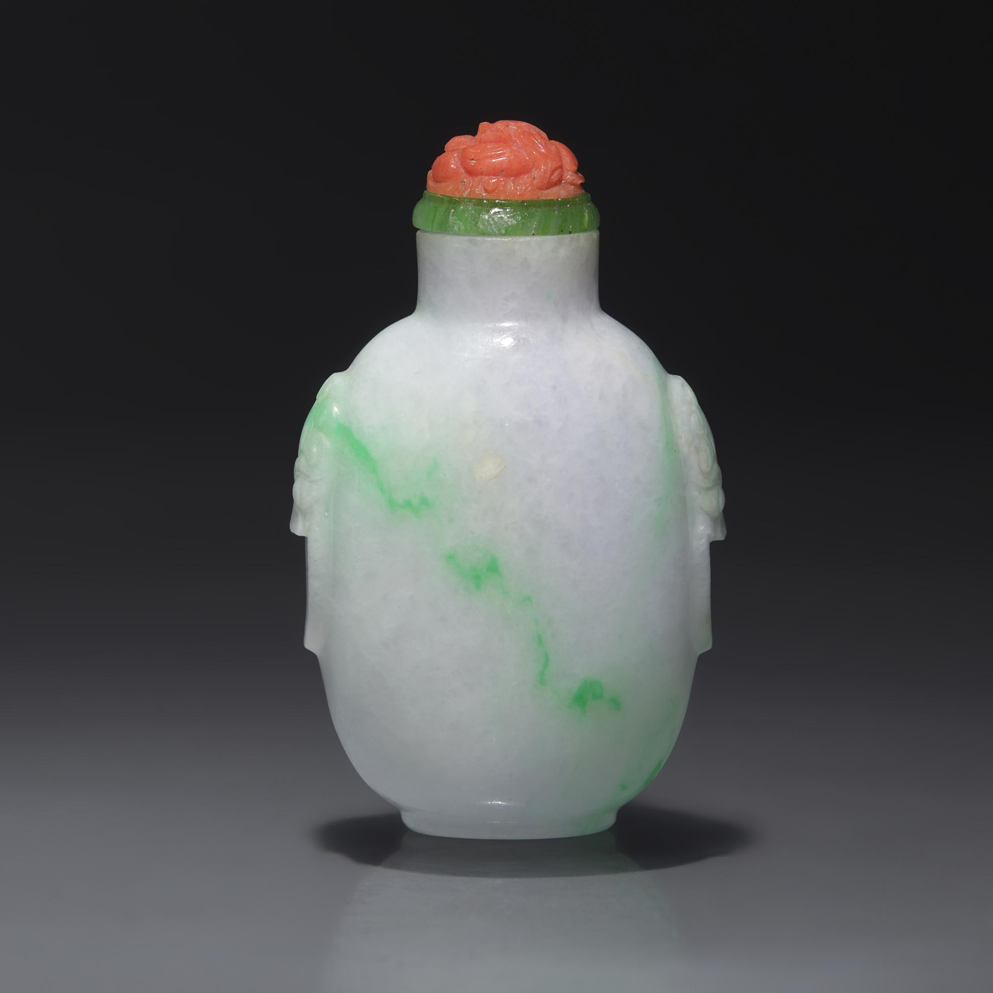 A Chinese Carved Jadeite Snuff Bottle, Qing Dynasty, 19th/Early 20th Century — 清晚期 翡翠鋪首啣環耳鼻煙壺