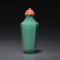 An Imperial Chinese Turquoise Glass Faceted Snuff Bottle, Qing Dynasty, Circa 1720-1740 — 1720-1740年 御製松石綠料八方磨棱鼻煙壺