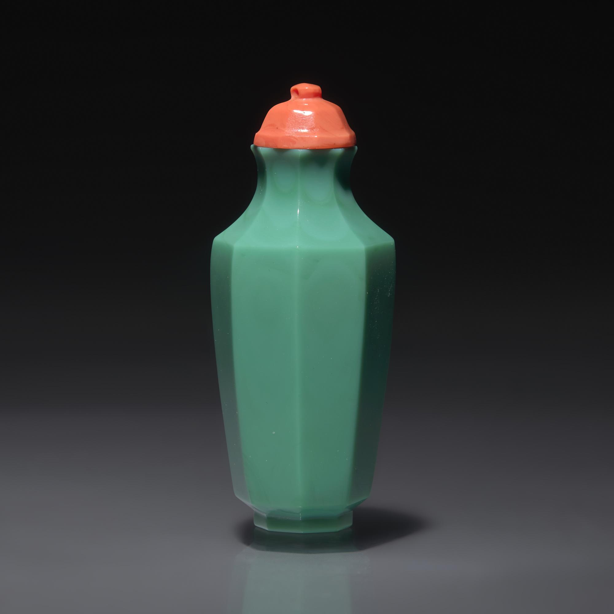 An Imperial Chinese Turquoise Glass Faceted Snuff Bottle, Qing Dynasty, Circa 1720-1740 — 1720-1740年 御製松石綠料八方磨棱鼻煙壺
