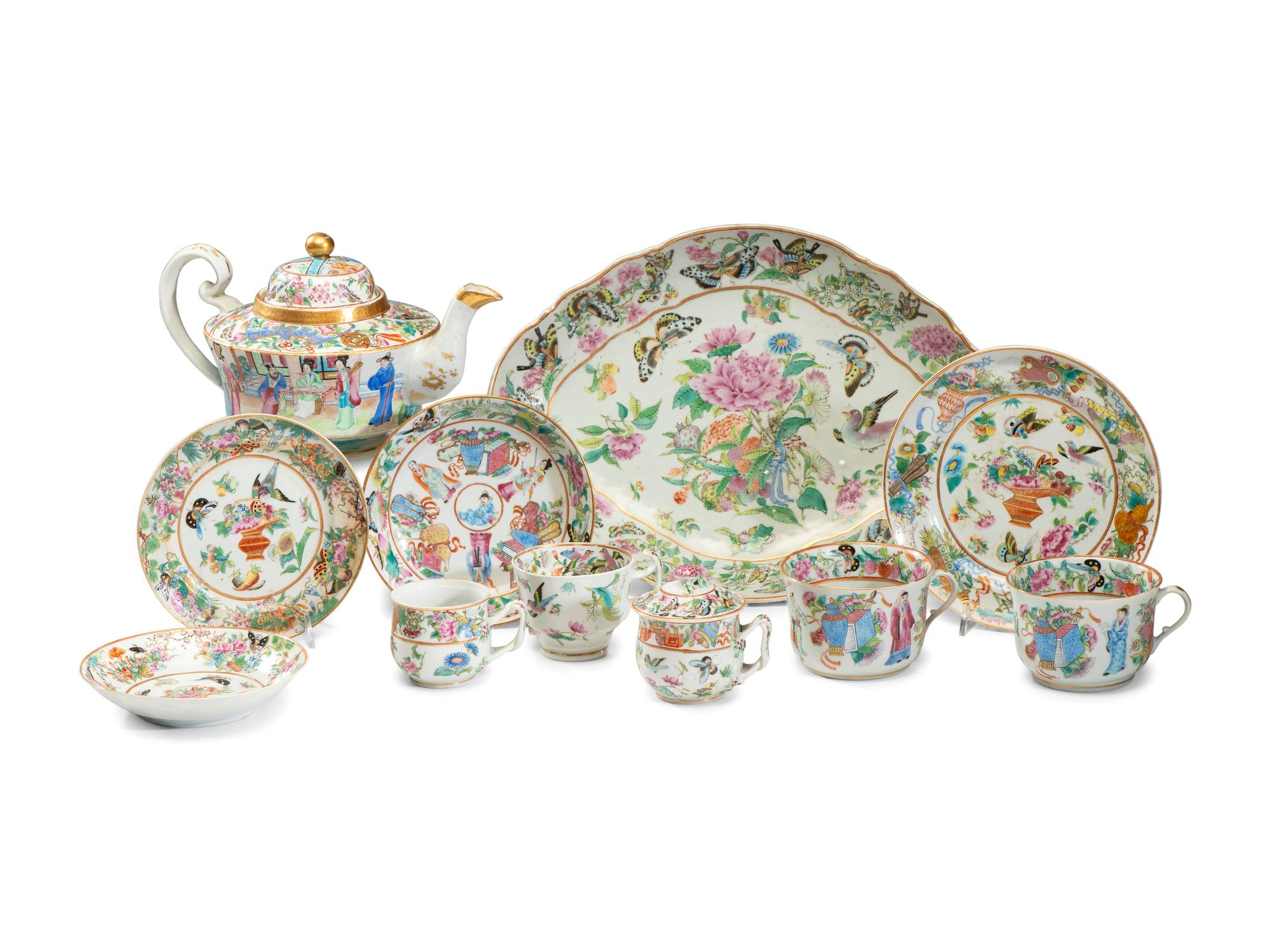 A Chinese Export Canton Famille Rose Porcelain Dinner Service