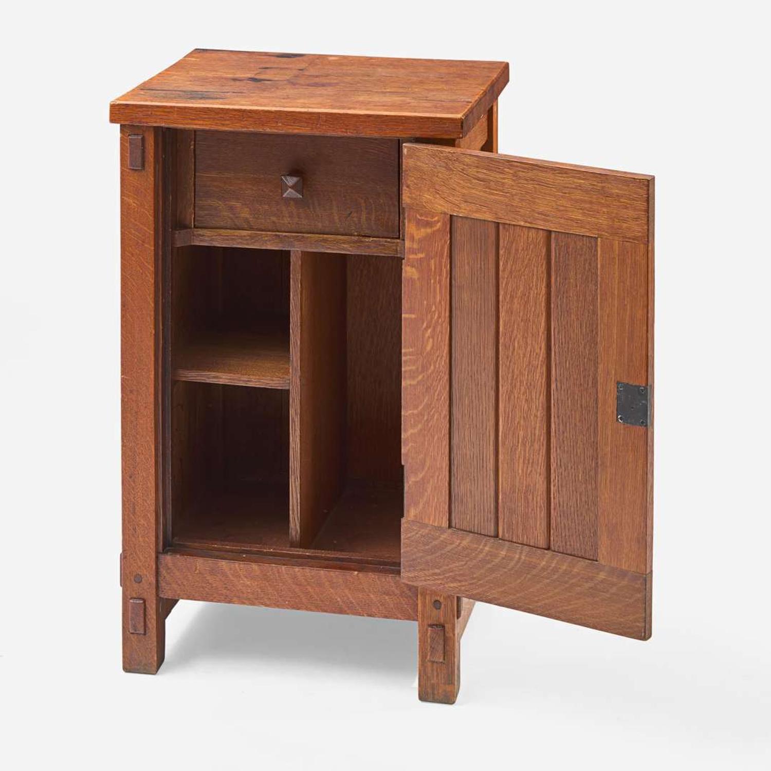 Gustav Stickley Smoker's Cabinet No. 522, Eastwood, New York, circa 1902