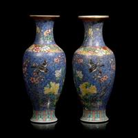 A Pair of Chinese Famille Rose Porcelain Vases, Republic Period 民國 粉彩花瓶一對