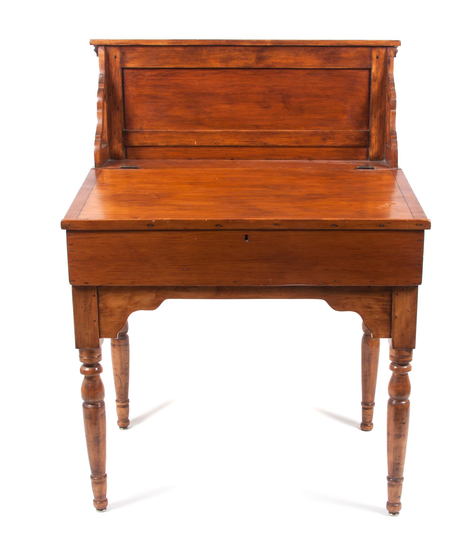 An American Maple Clerk's Desk Height 50 3/4 x width 37 x depth 25 1/4 inches. — 19TH CENTURY