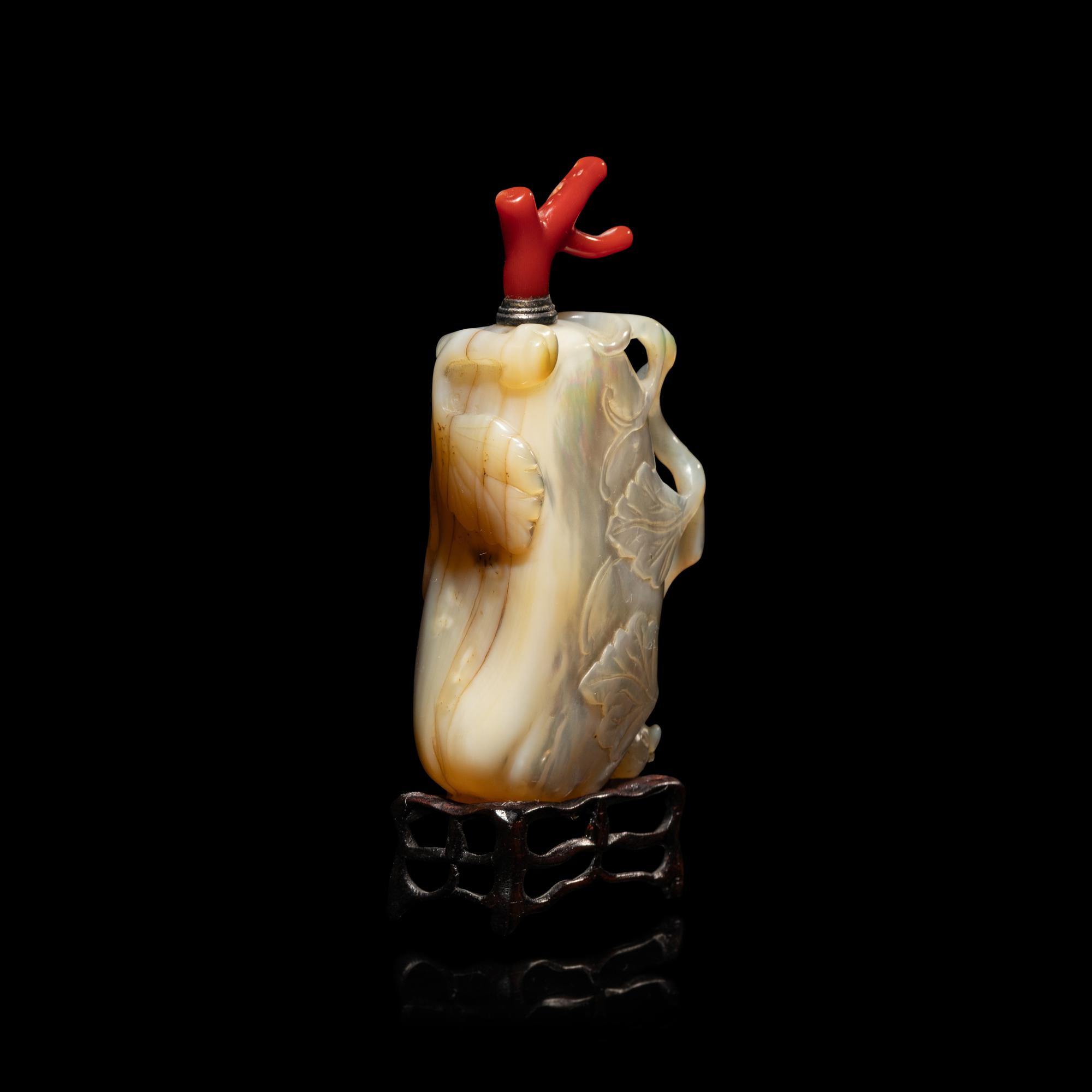 A Chinese Mother of Pearl 'Melon' Snuff Bottle, 19th Century — 清晚期 貝母雕瓜形鼻烟壺