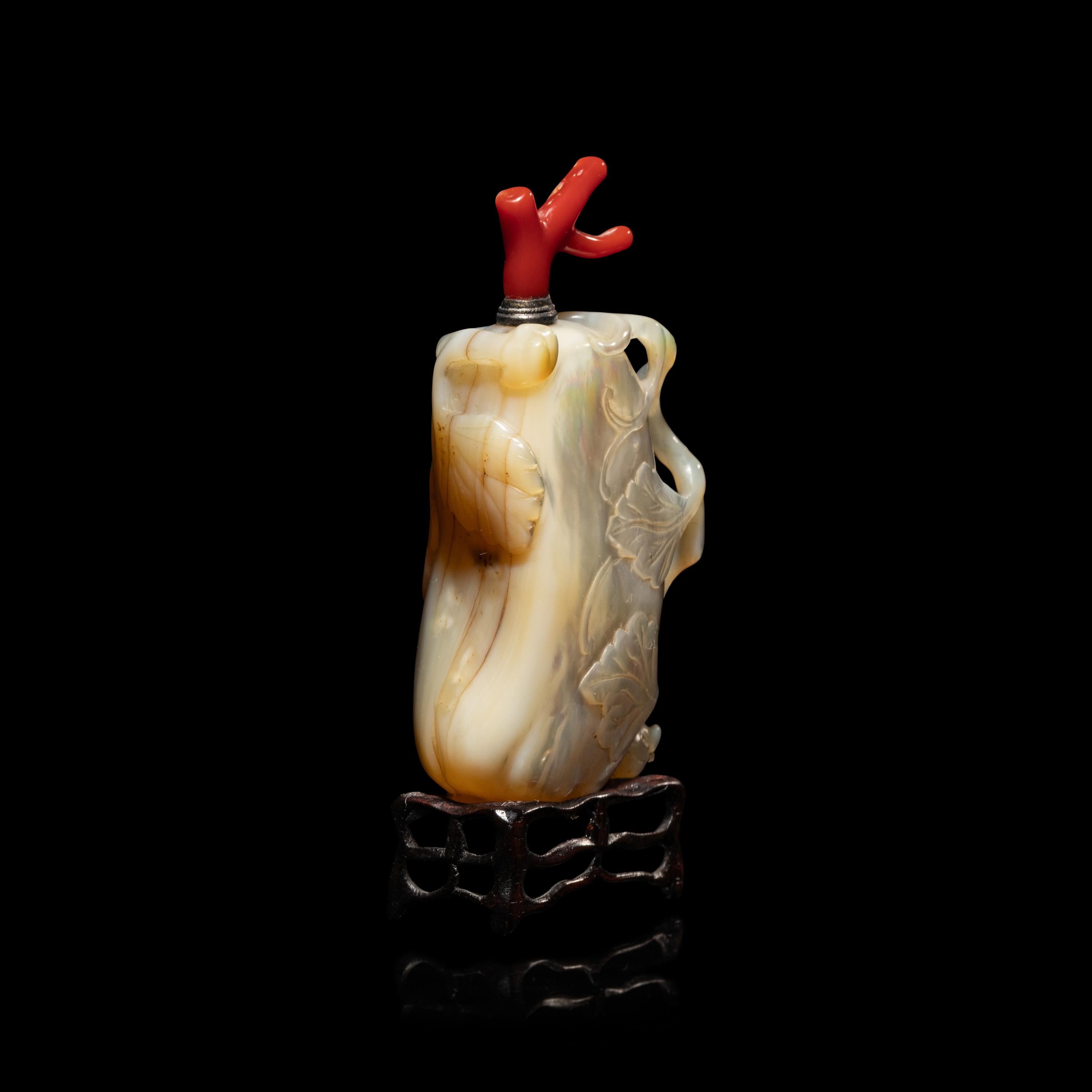 A Chinese Mother of Pearl 'Melon' Snuff Bottle, 19th Century — 清晚期 貝母雕瓜形鼻烟壺