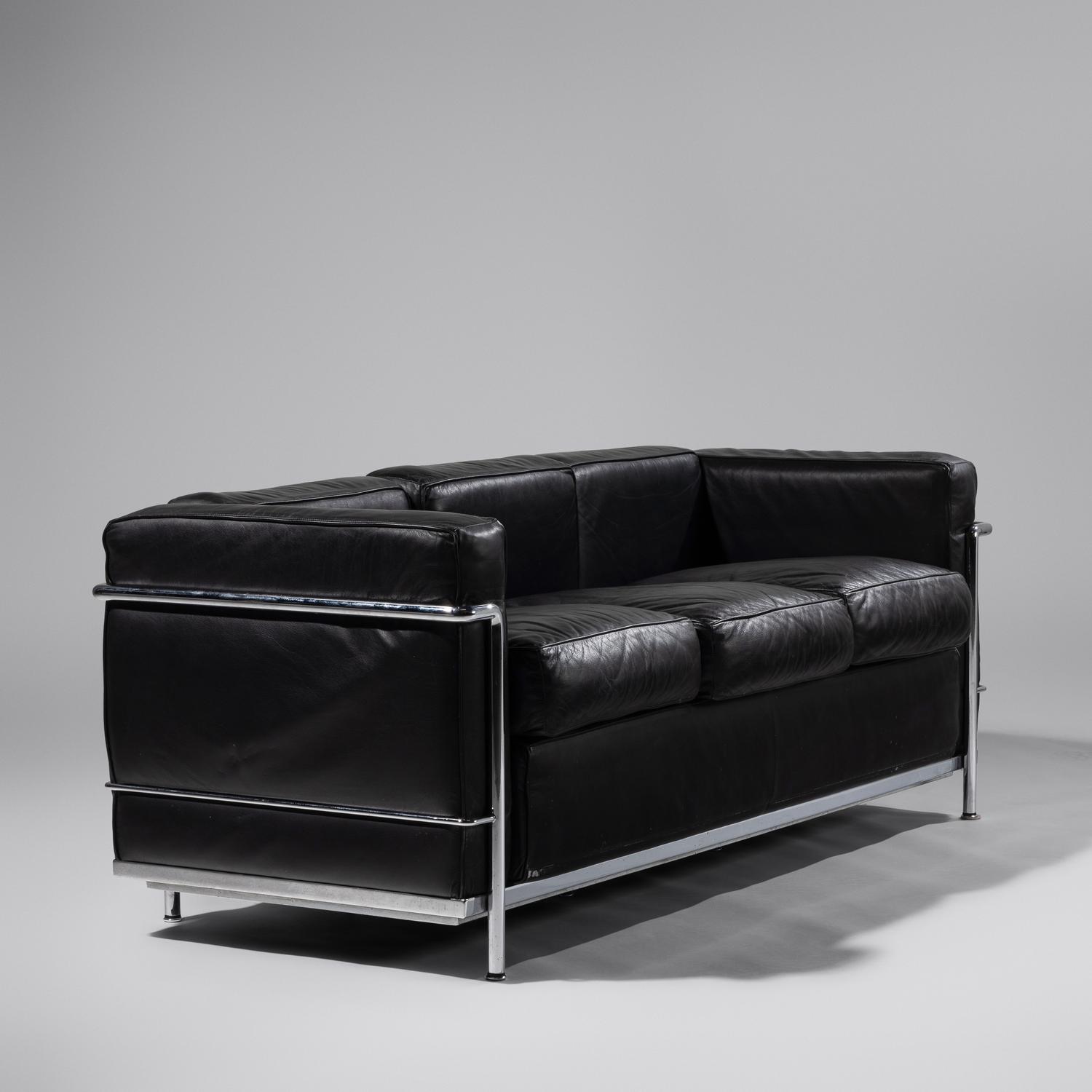 LC2 sofa for Atelier International