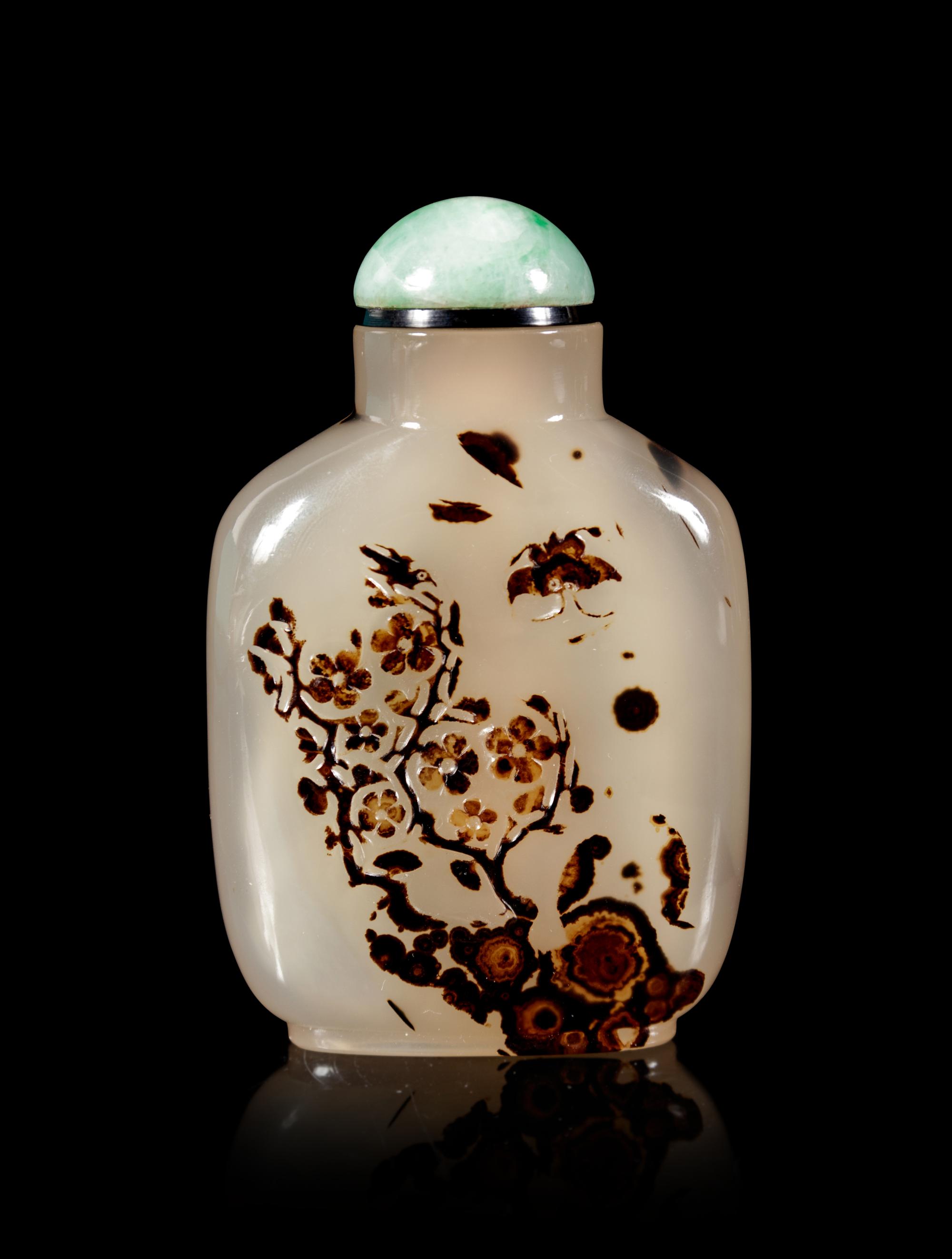 A Well Carved Silhouette Agate Snuff Bottle