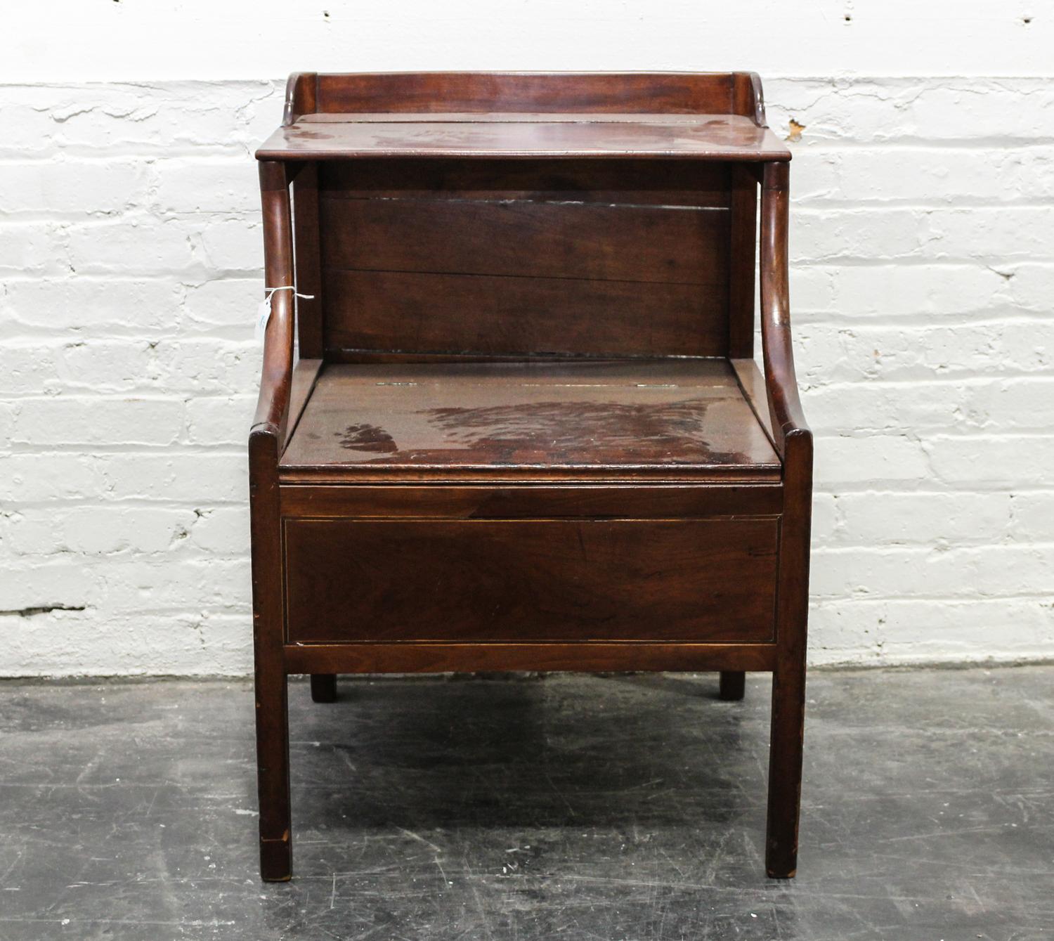 An English Mahogany Commode Cabinet Height 29 x width 20 3/4 x depth 18 3/4 inches. — 19TH/20TH CENTURY