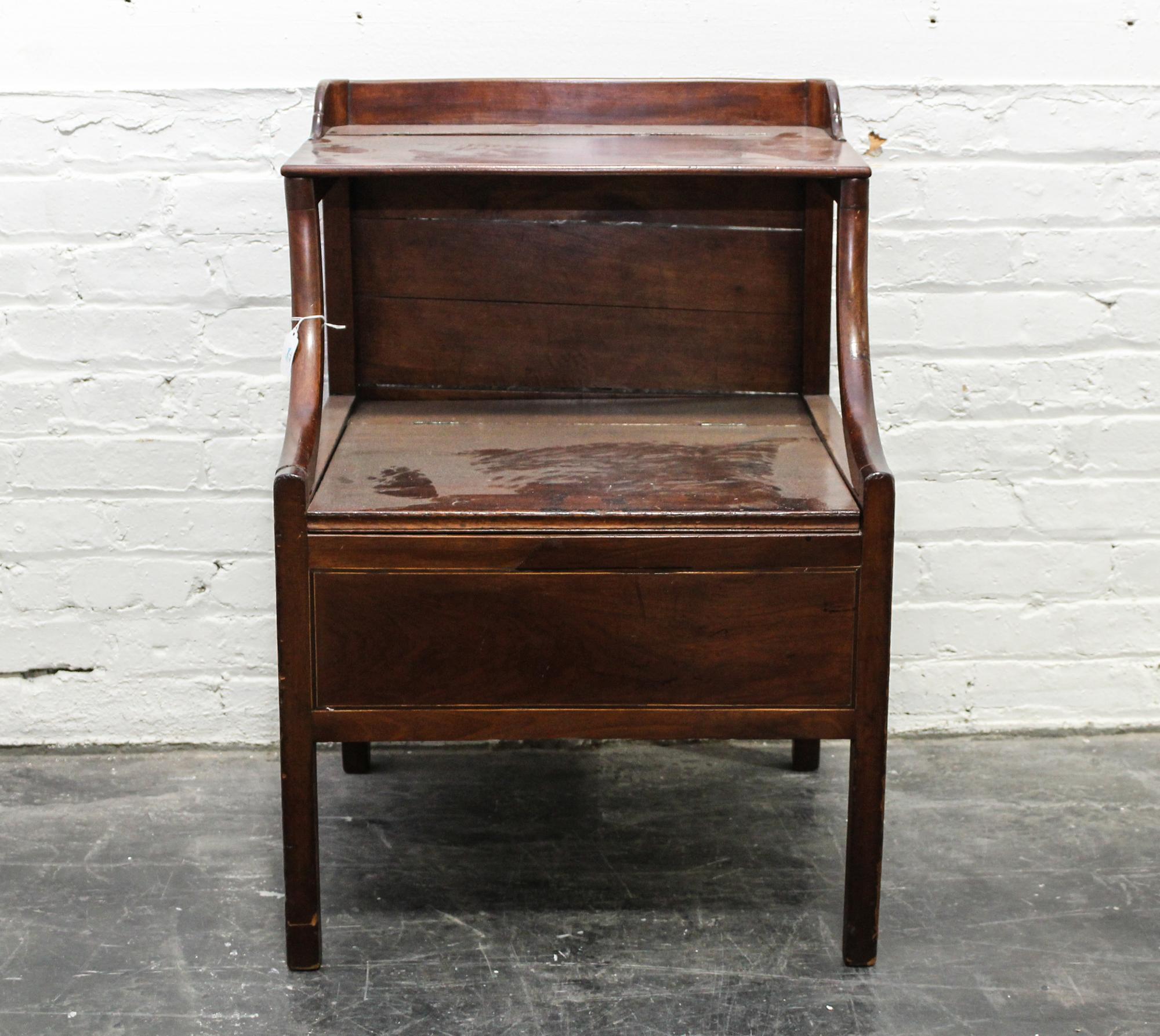 An English Mahogany Commode Cabinet Height 29 x width 20 3/4 x depth 18 3/4 inches. — 19TH/20TH CENTURY